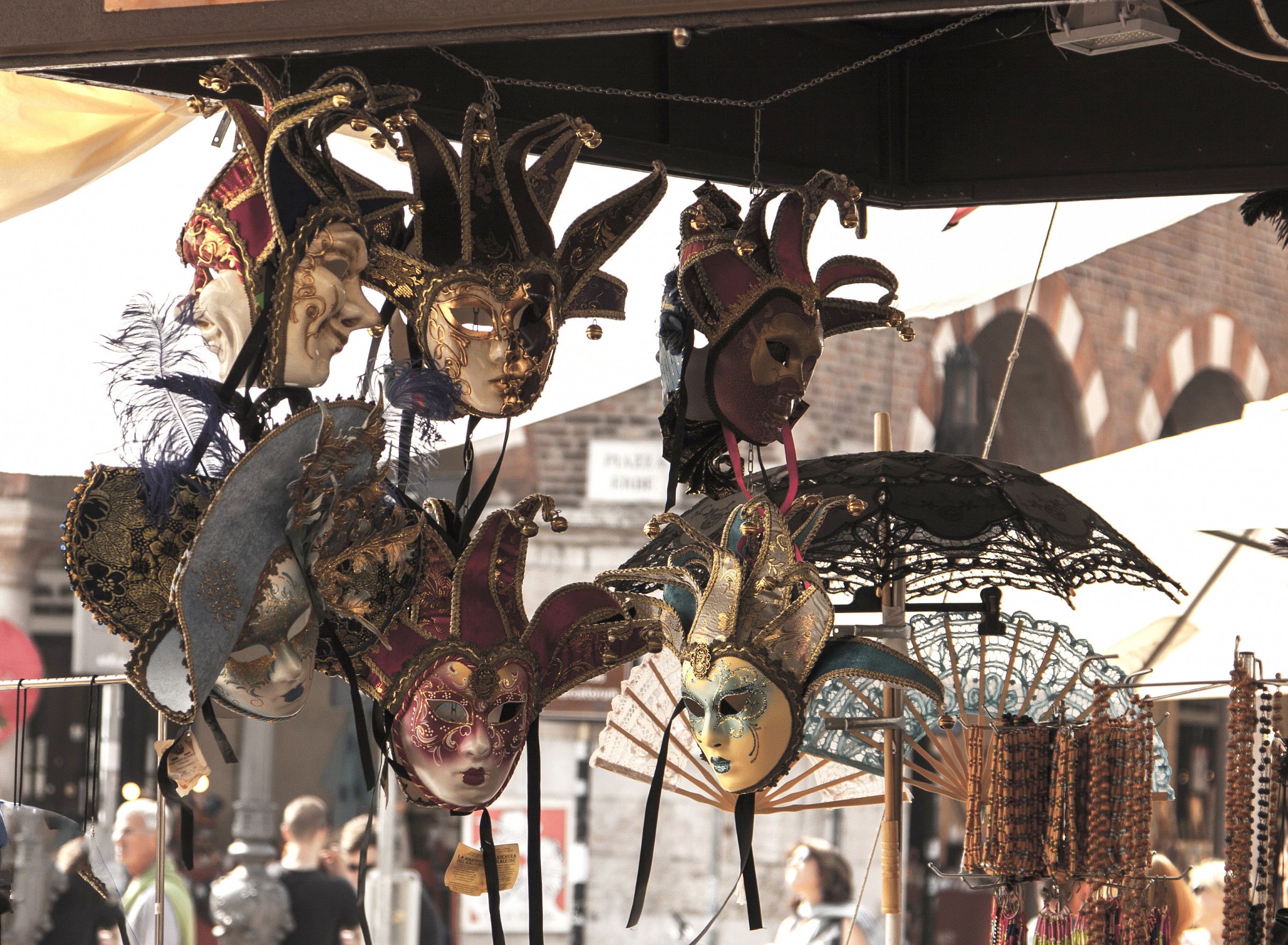 Two girlfriends chicchere