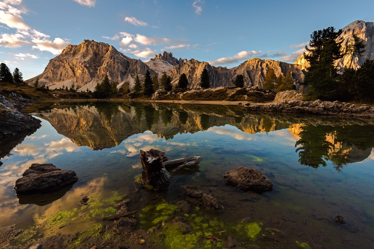 Specchiata sul lago di Limedes