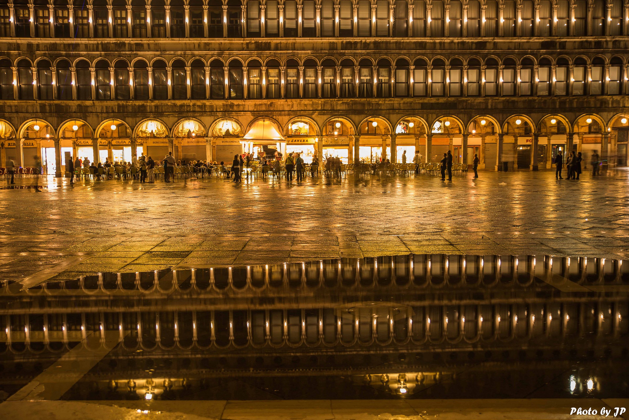 Piazza San Marco particolare riflesso