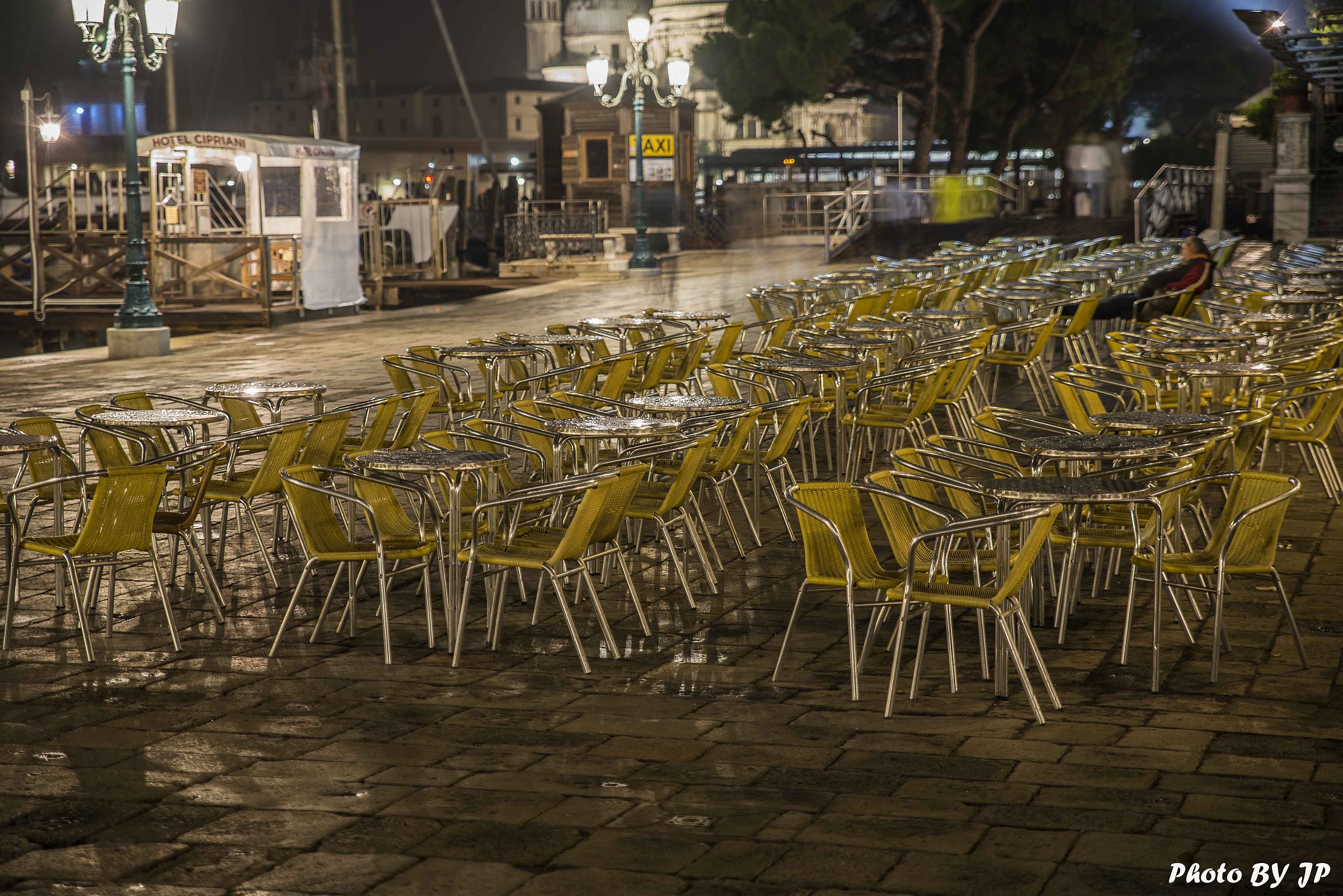 Tavolini su riva degli schiavoni Piazza San Marco