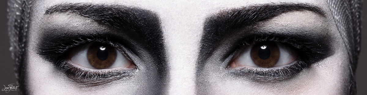 EsentialBlac&White_3