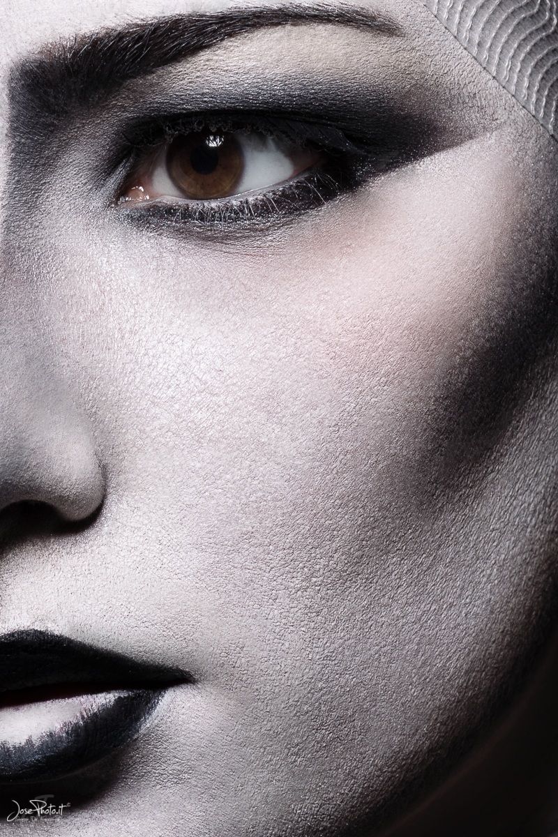 EsentialBlac&White_4