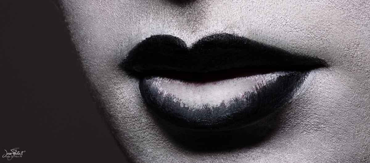 EsentialBlac&White_5