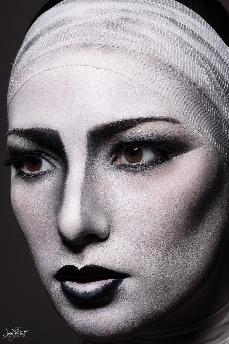 EsentialBlac&White_6