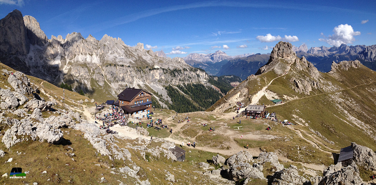 Overview from the Rosengarten towards the Val di Fassa