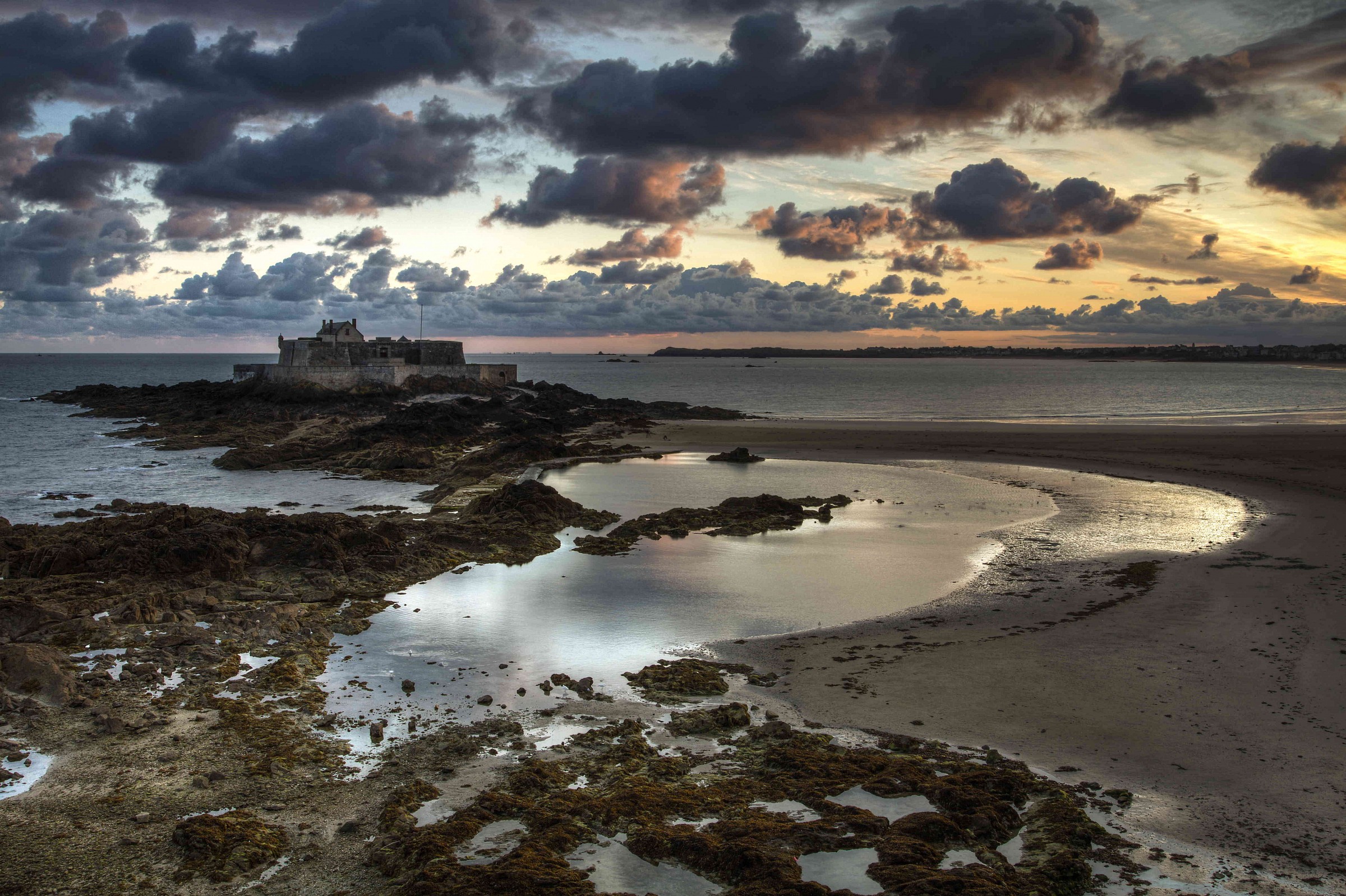 Dawn of Saint Malo