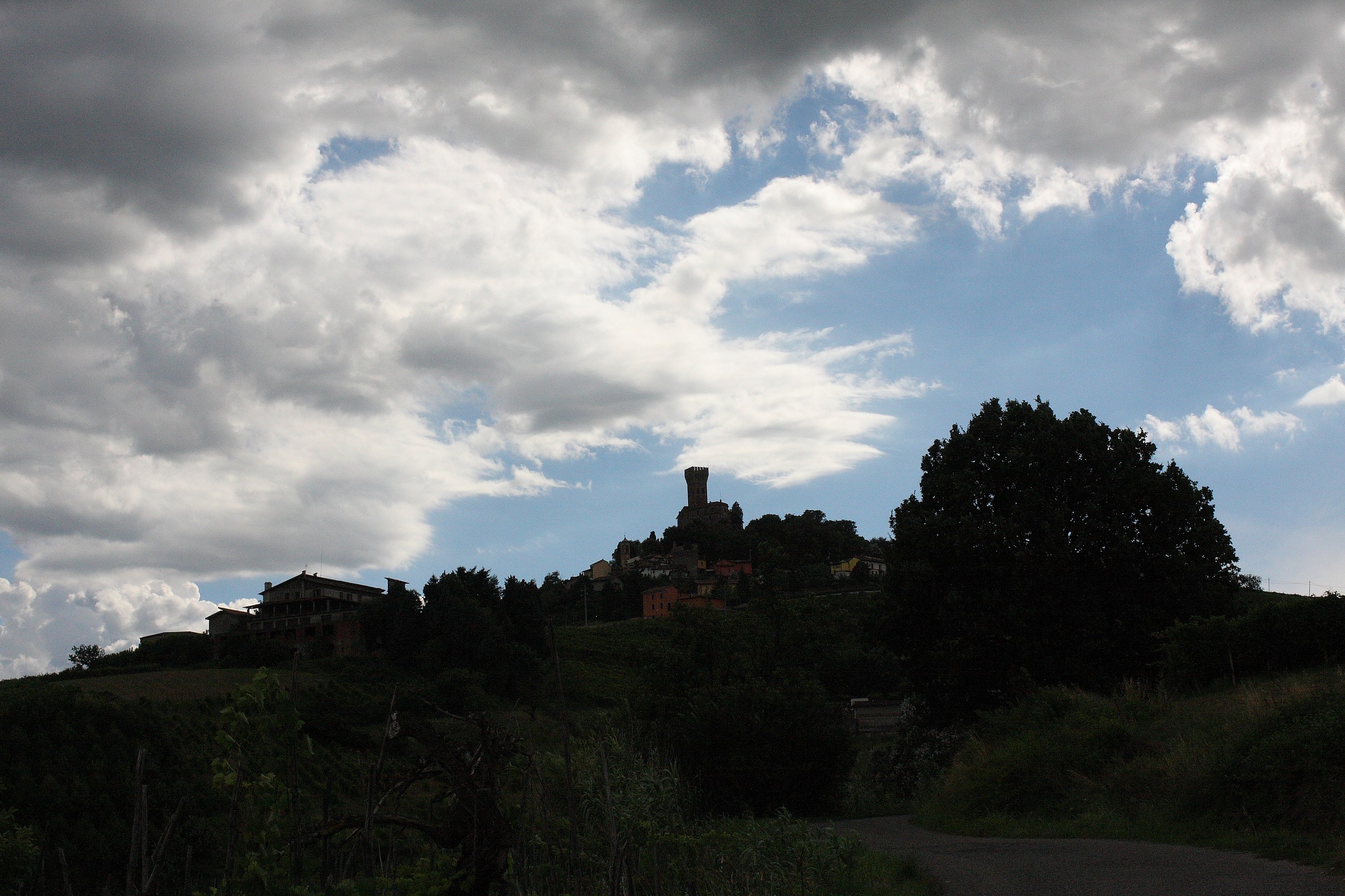 Cigognola and its castle