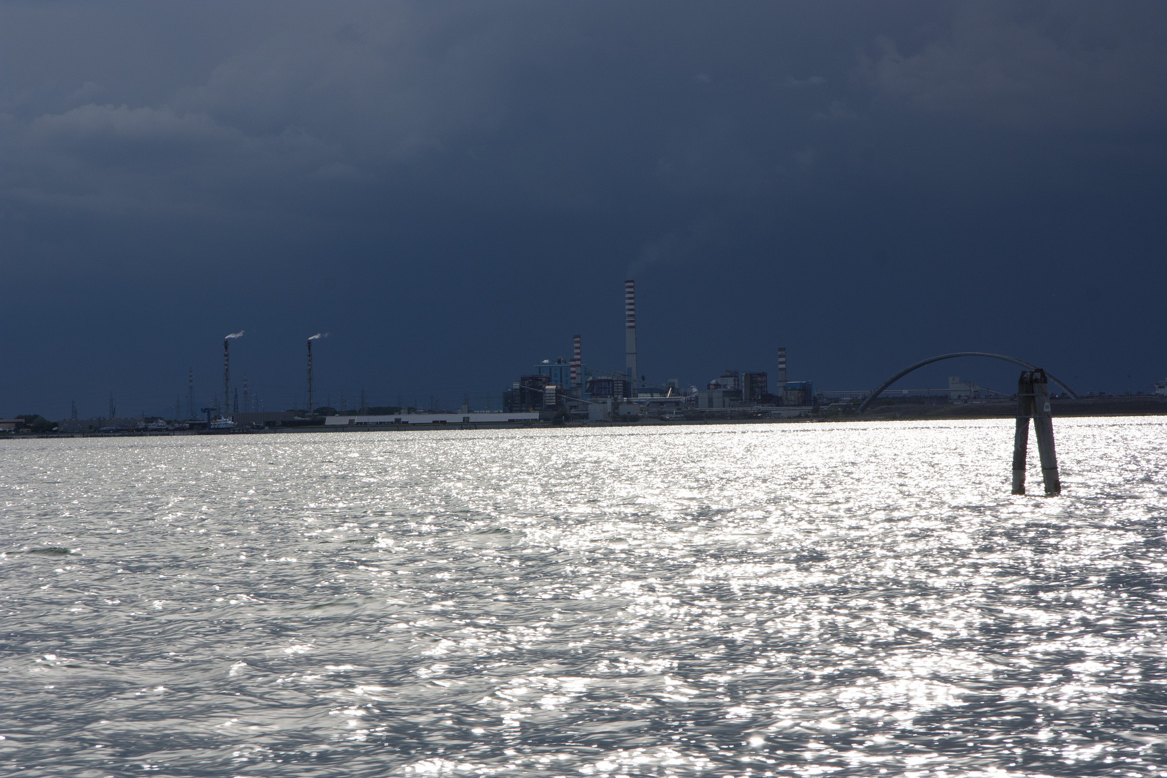 industria con temporale