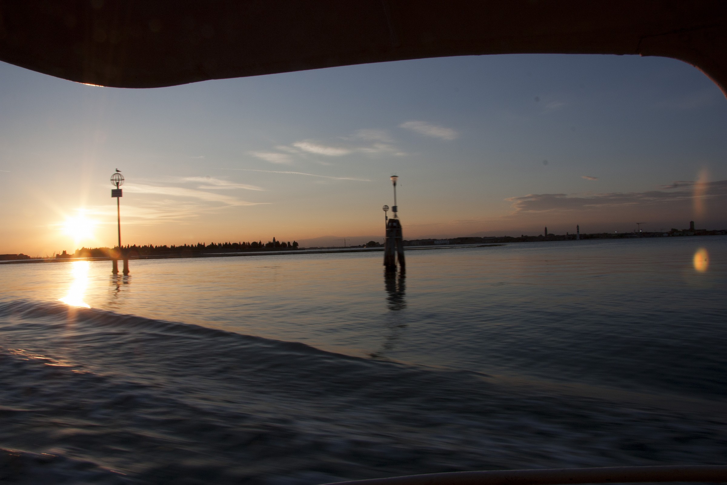 tramonto in traghetto