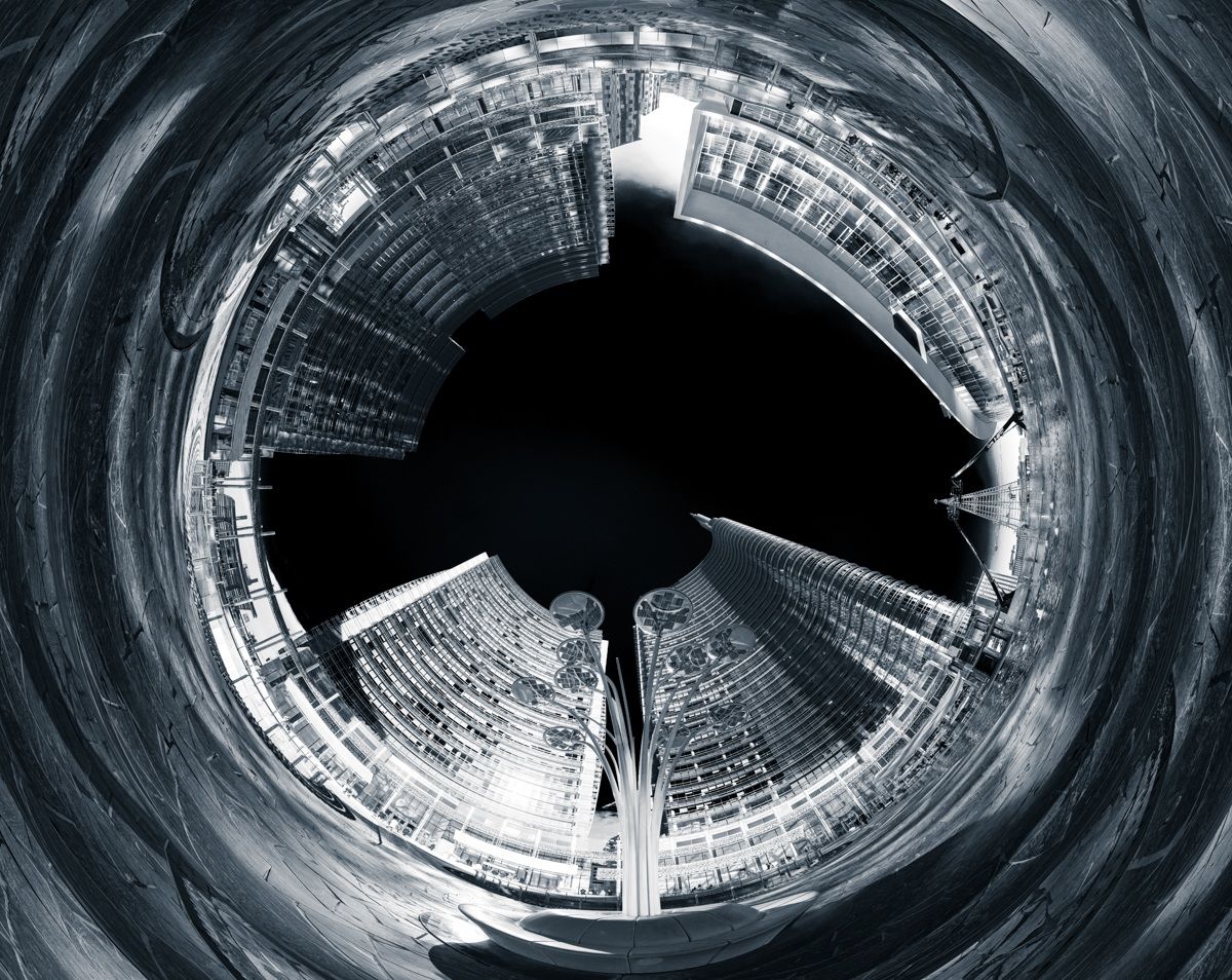 Milano-Piazza Gae Aulenti: punto di vista b&w!