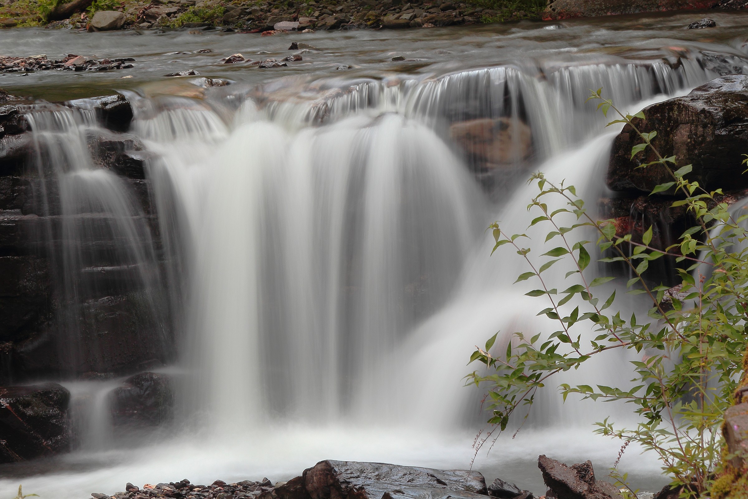 Cascata de torrente Giona