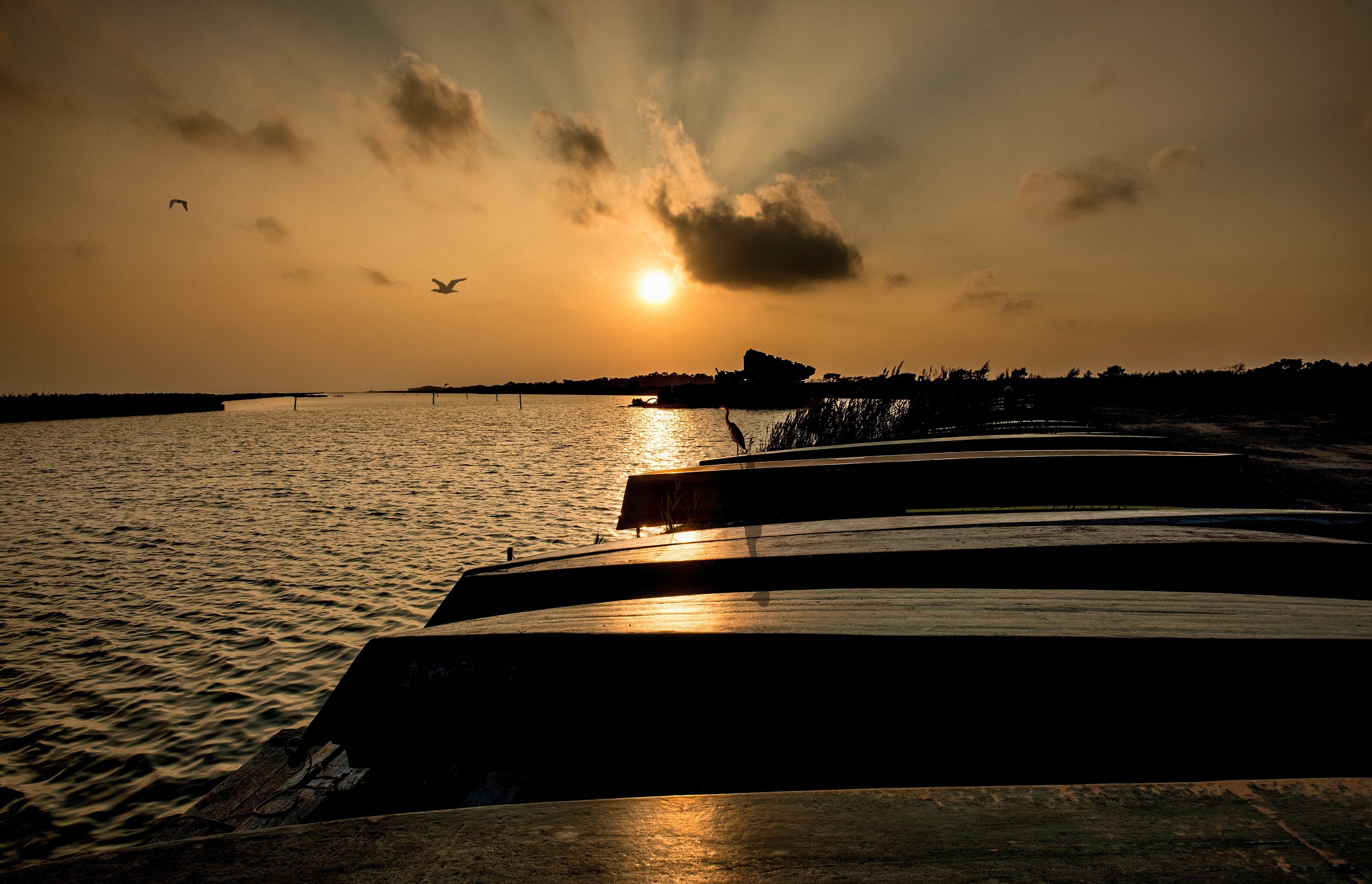 Comacchio, tramonto in valle.