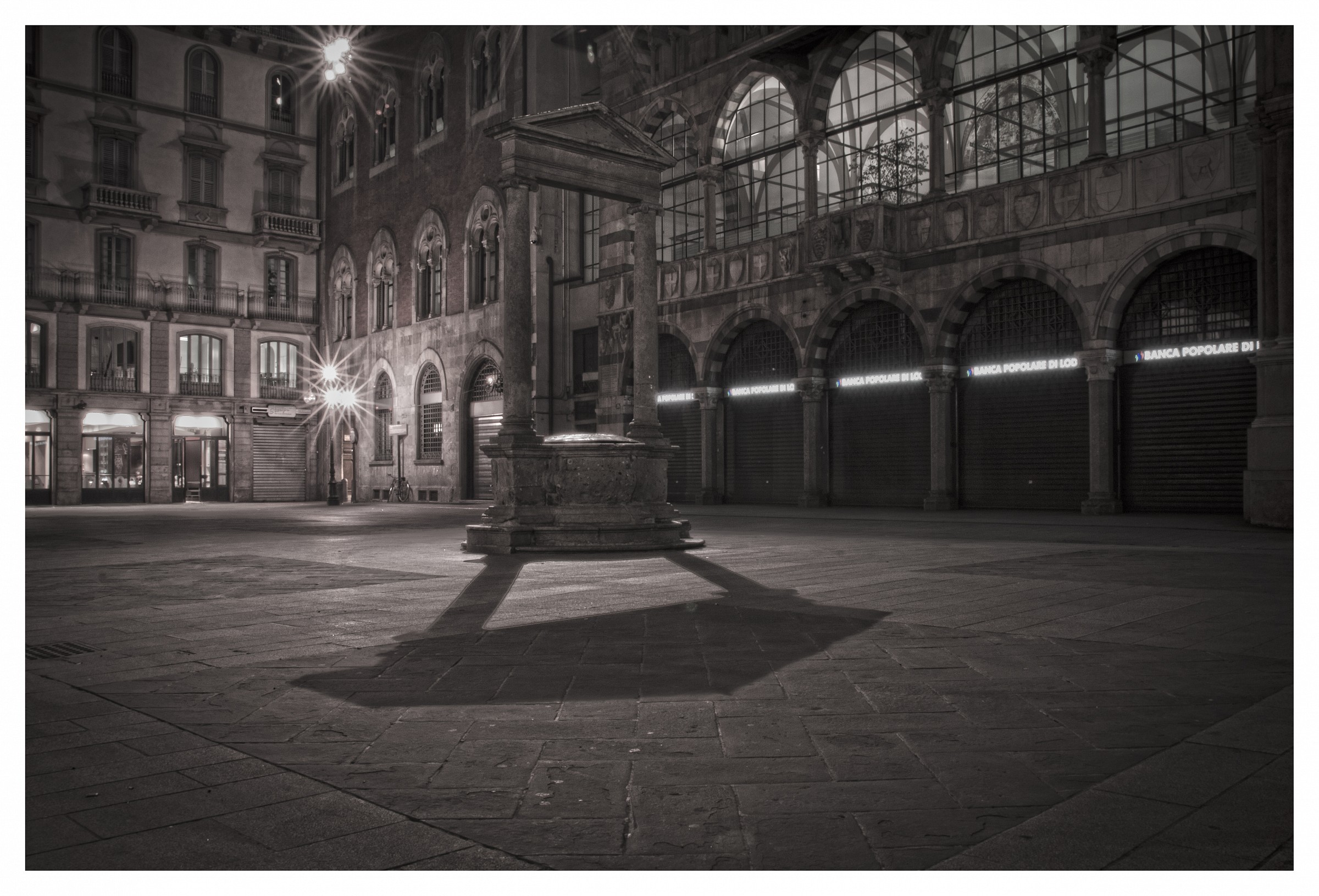Milano - Piazza dei Mercanti (b/w)