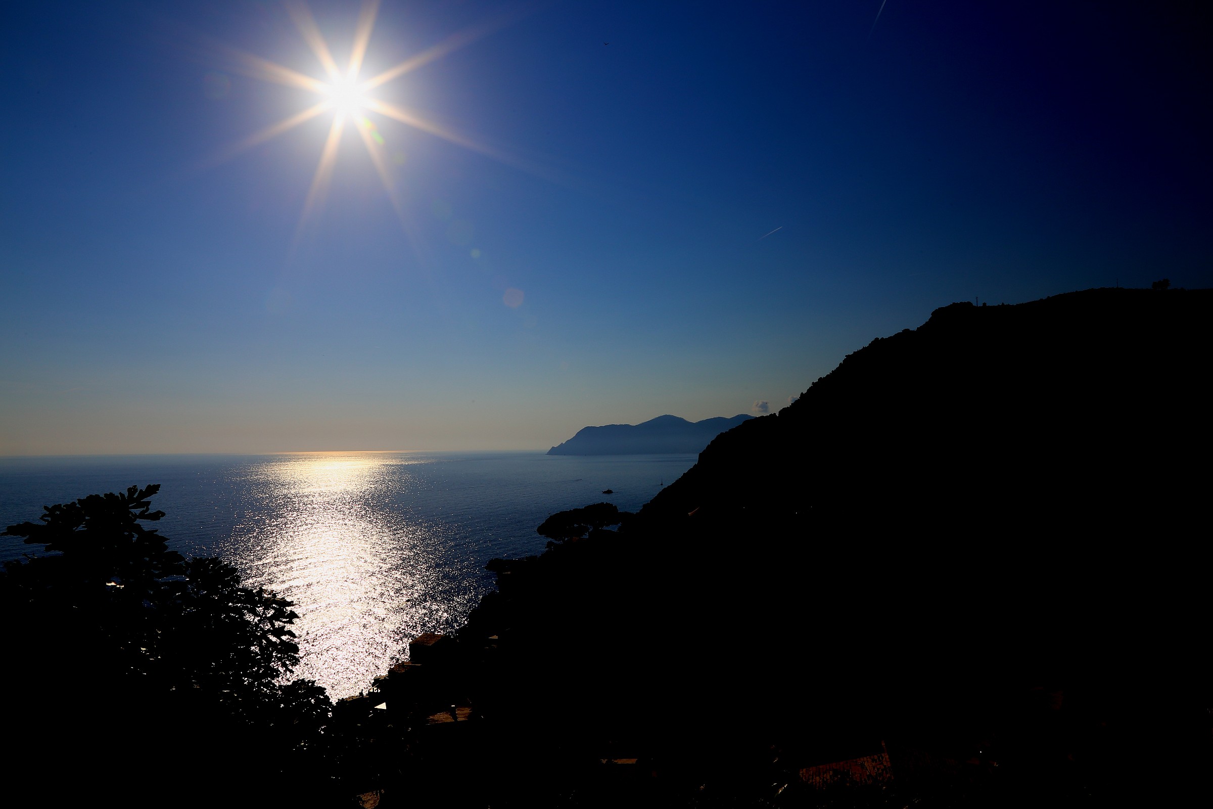 Controluce mare Cinque Terre