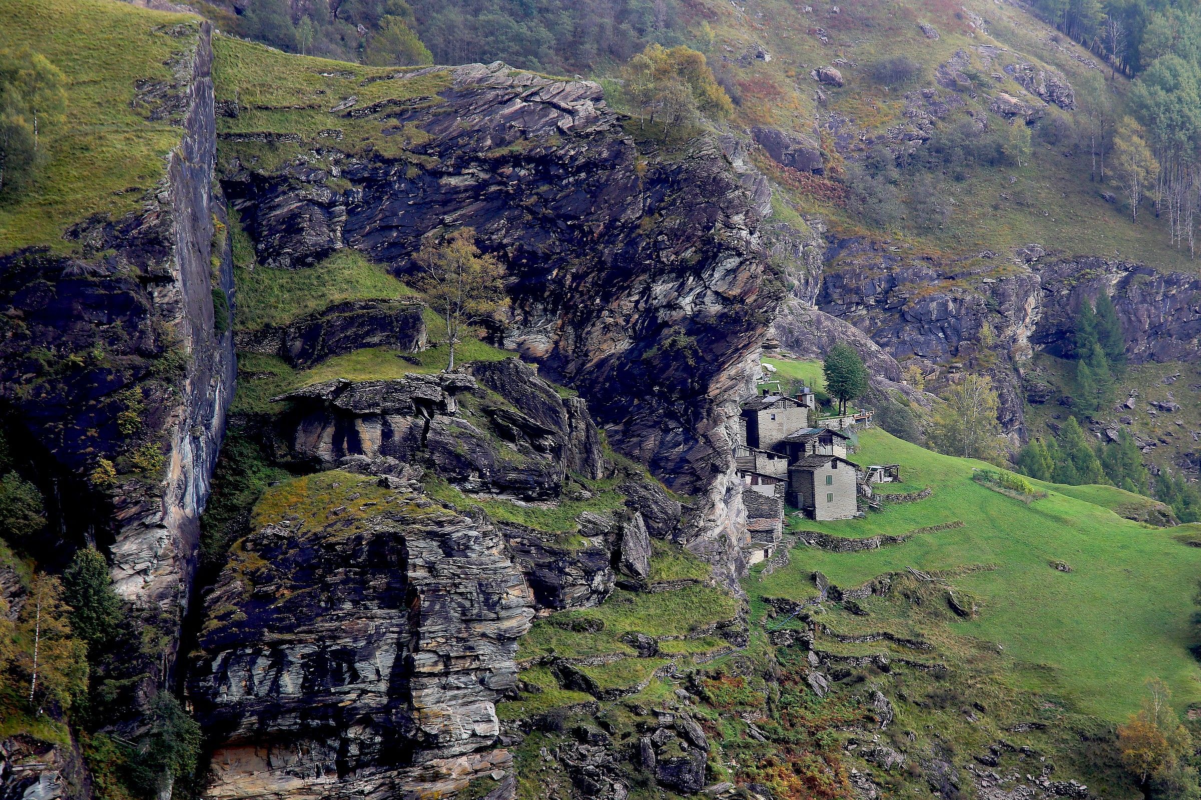 Albareda Lower (Valm Church.)