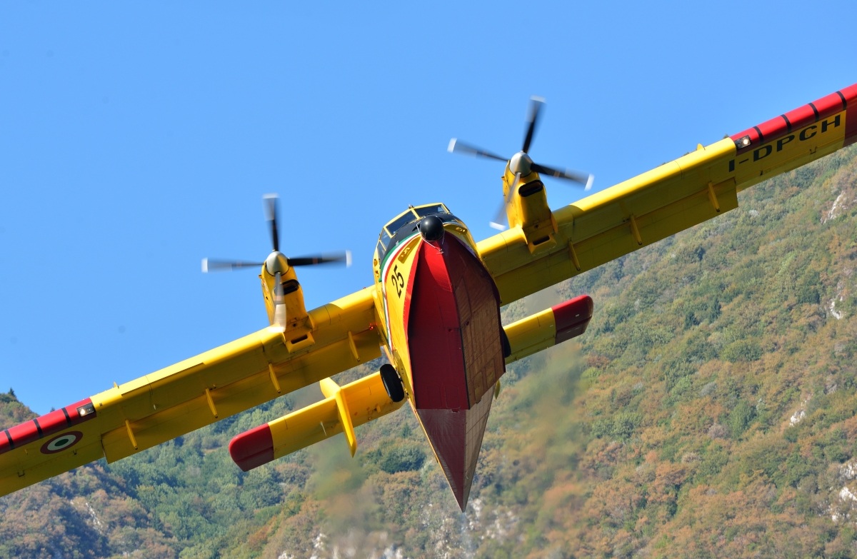 Canadair - Lago di Cavazzo
