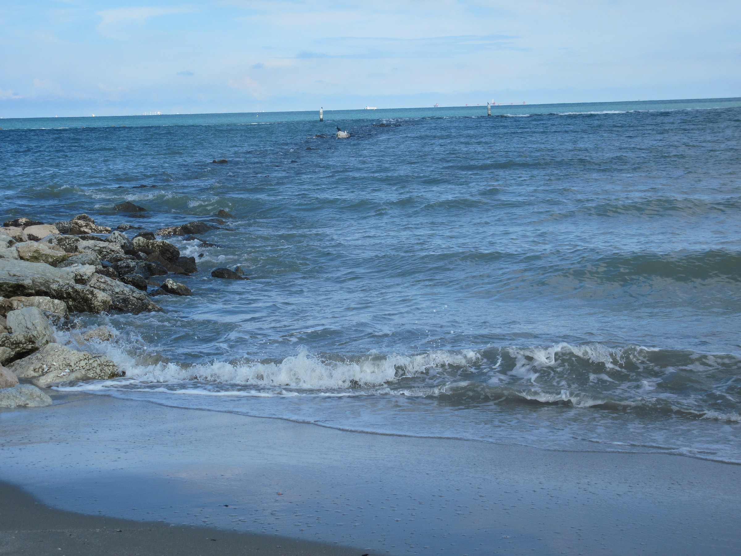 Blu attorno agli scogli