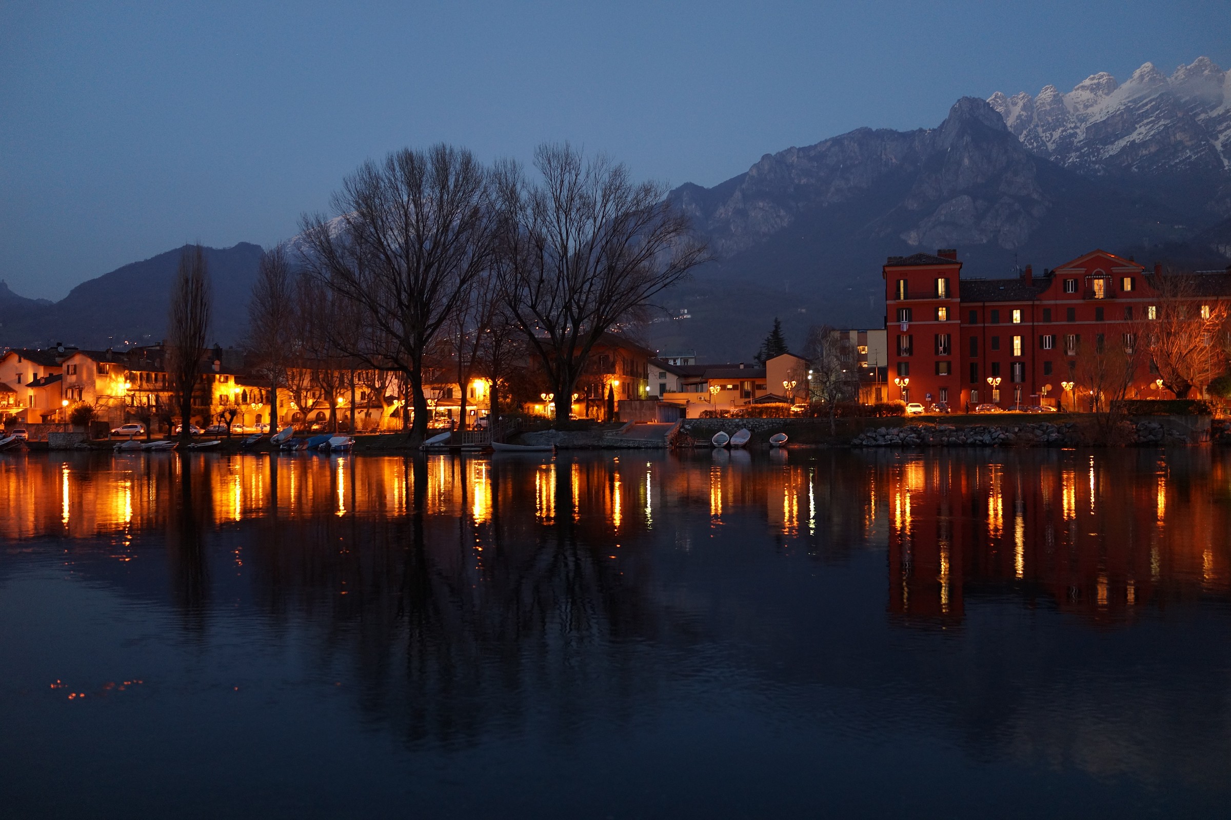 Pescarenico : riflessi crepuscolari nell'Adda