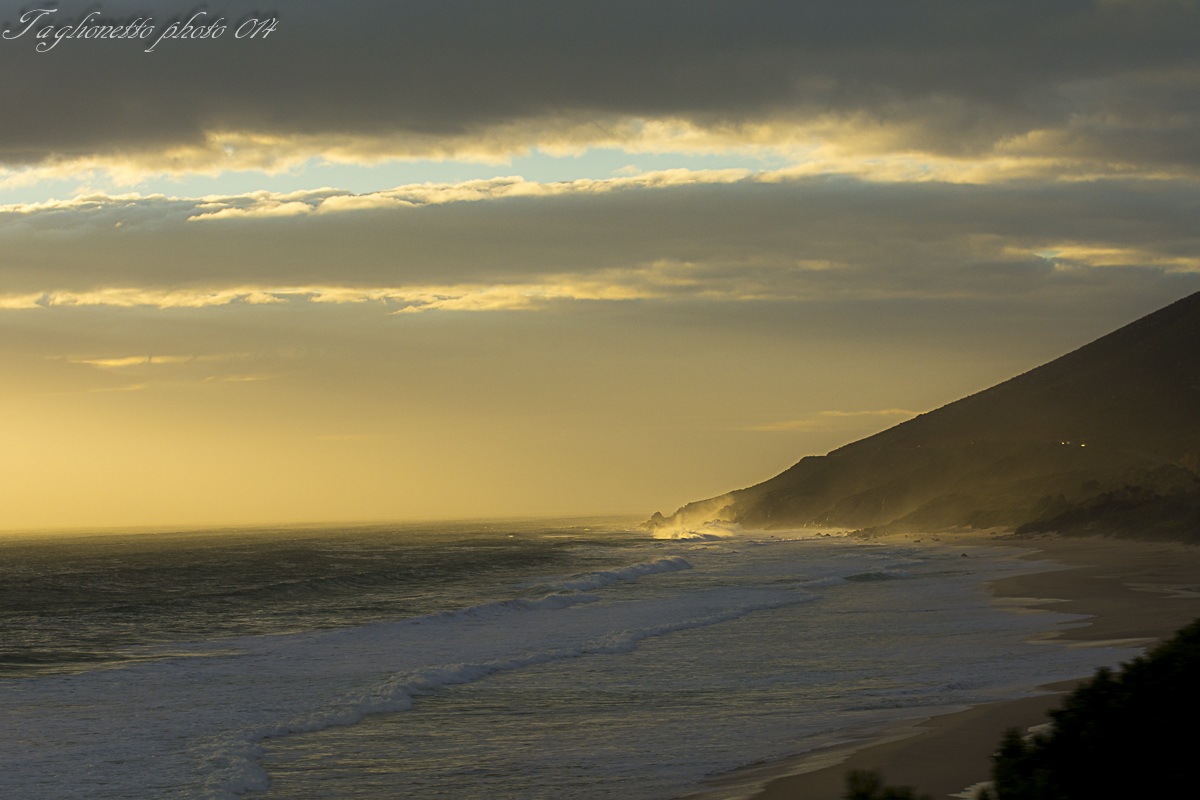 The sparkles where the sea ....