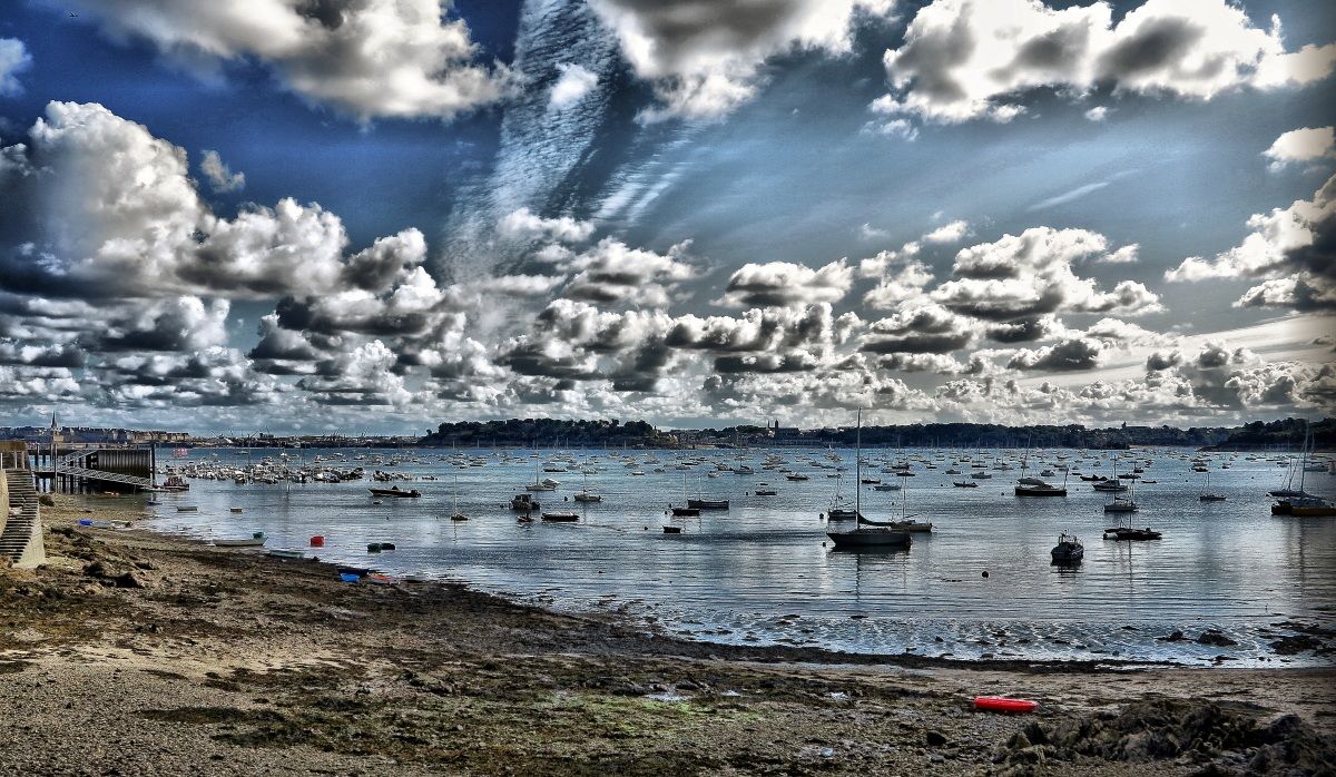 Spiaggia di Dinard con Saint Malo sullo sfondo