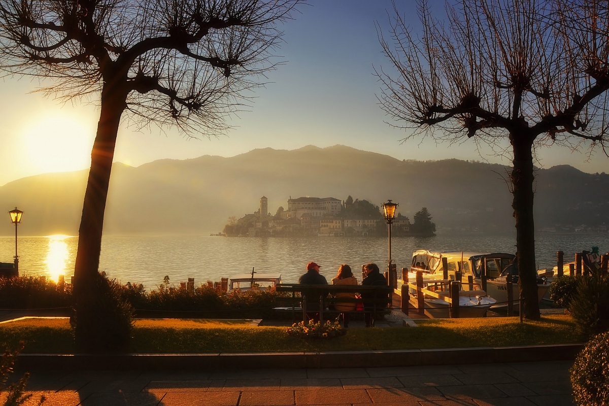 Apettando che muoia il giorno