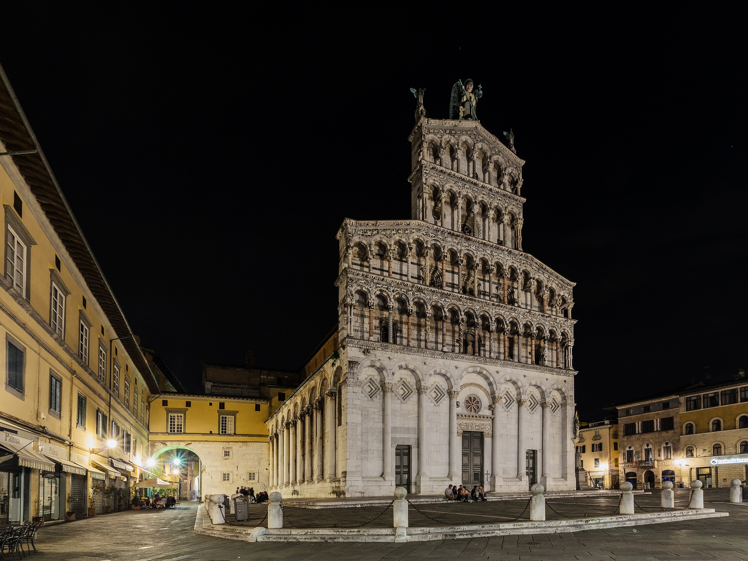 Chiesa di San Michele in Foro, Piazza San Michele-Lucca