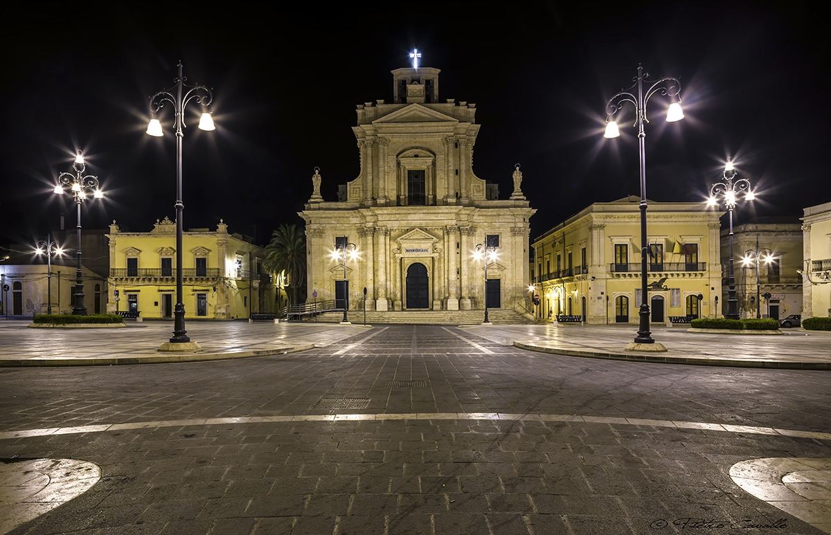 Piazza Garibaldi e Chiesa Madre di Rosolini (sr)