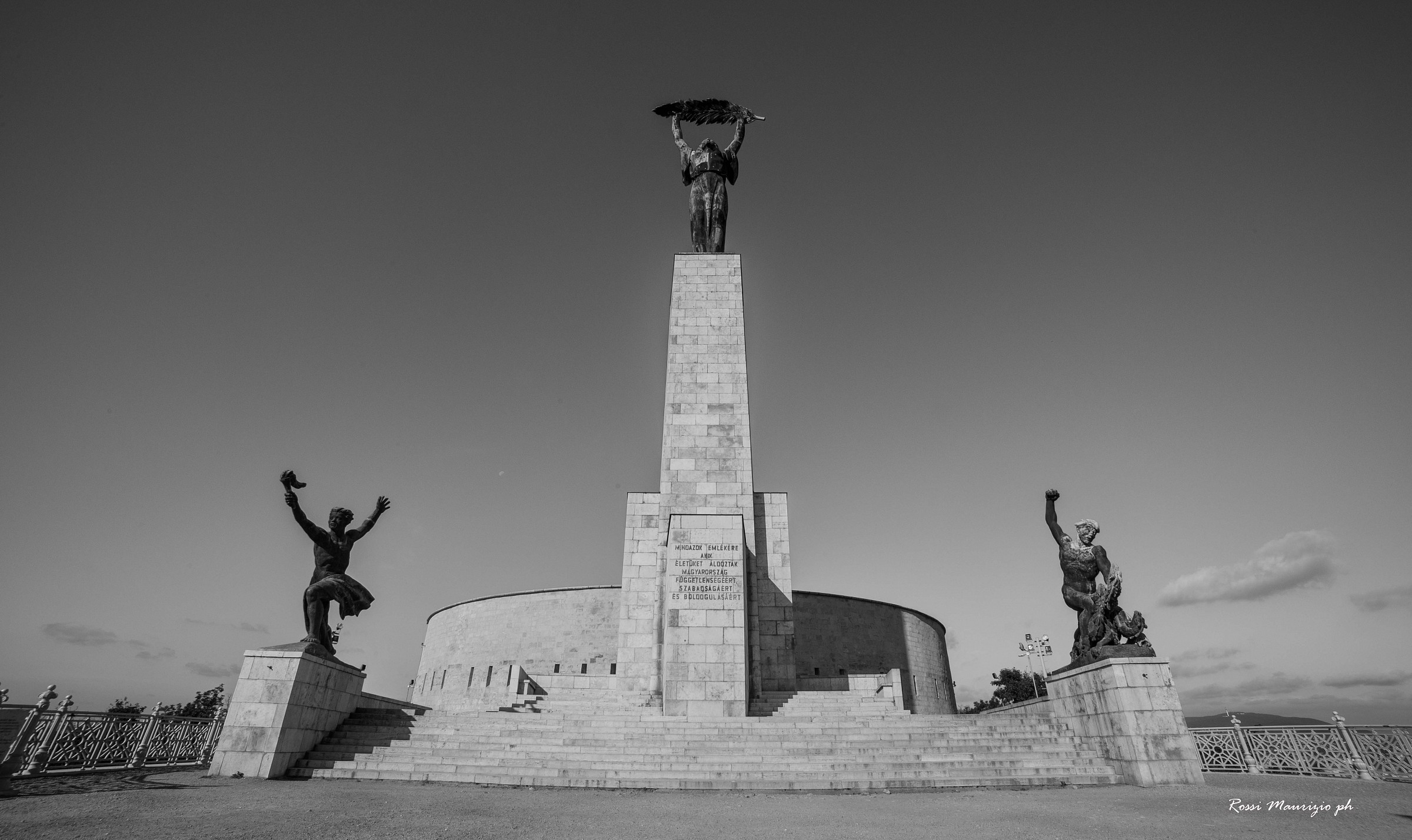 Statua della libertà e cittadella di Budapest