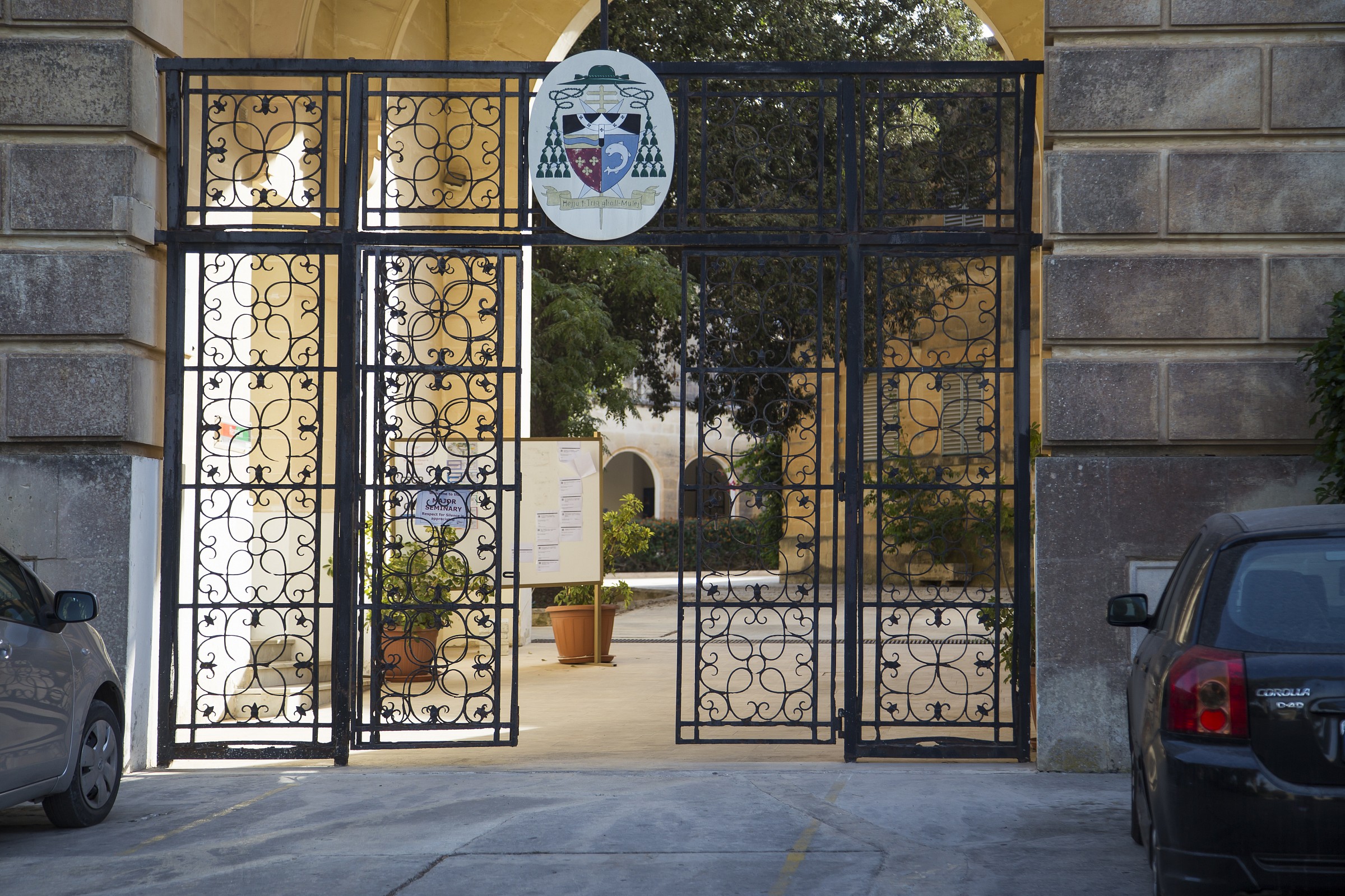 Il seminario arcivescovile, inaugurato da Elisabetta II