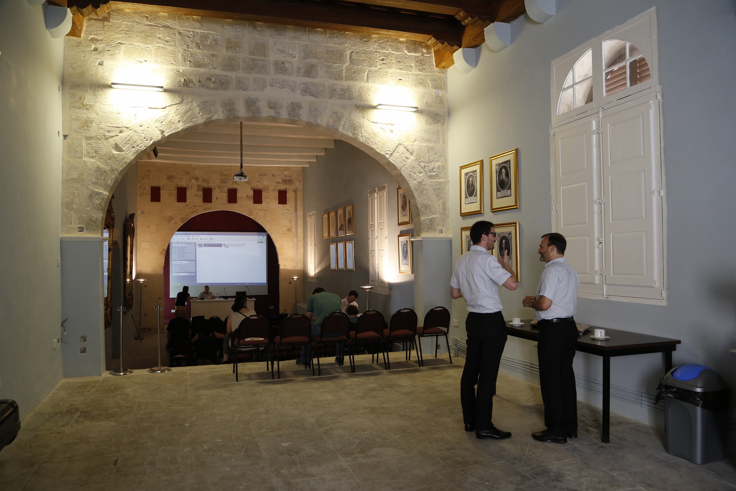 Sala del convegno sull'Inquisizione romana in una pausa