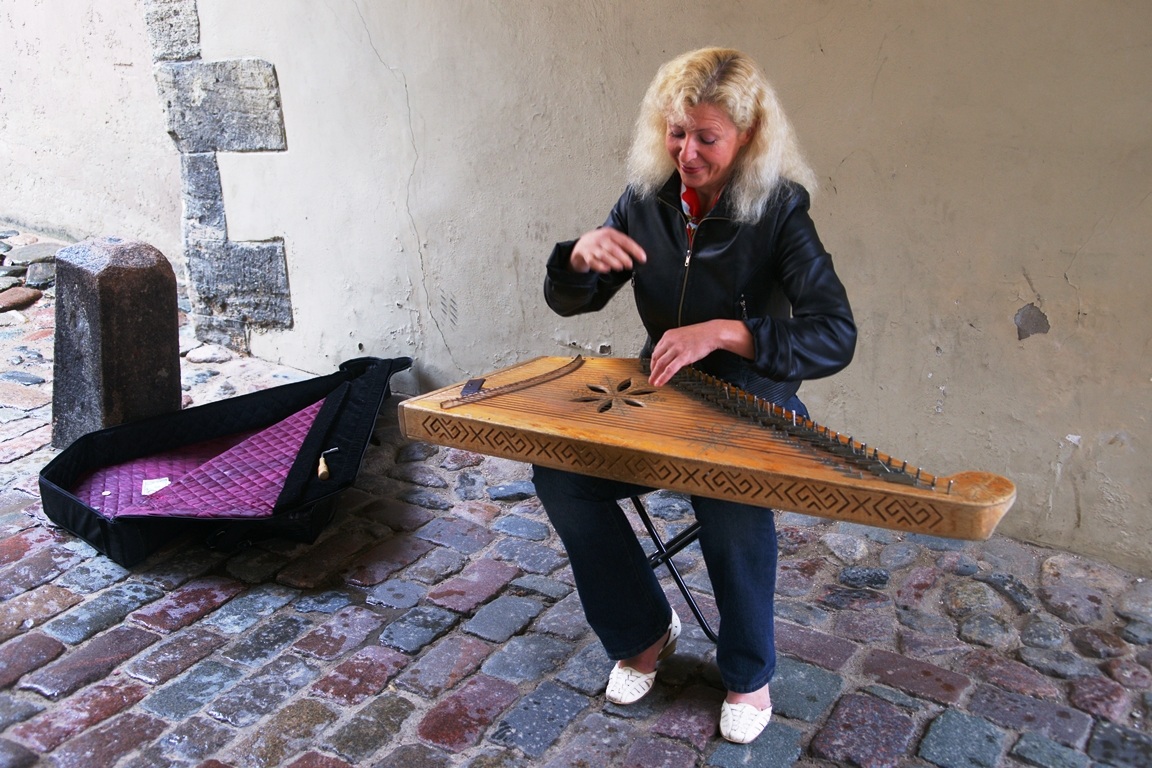 artista di strada a Riga