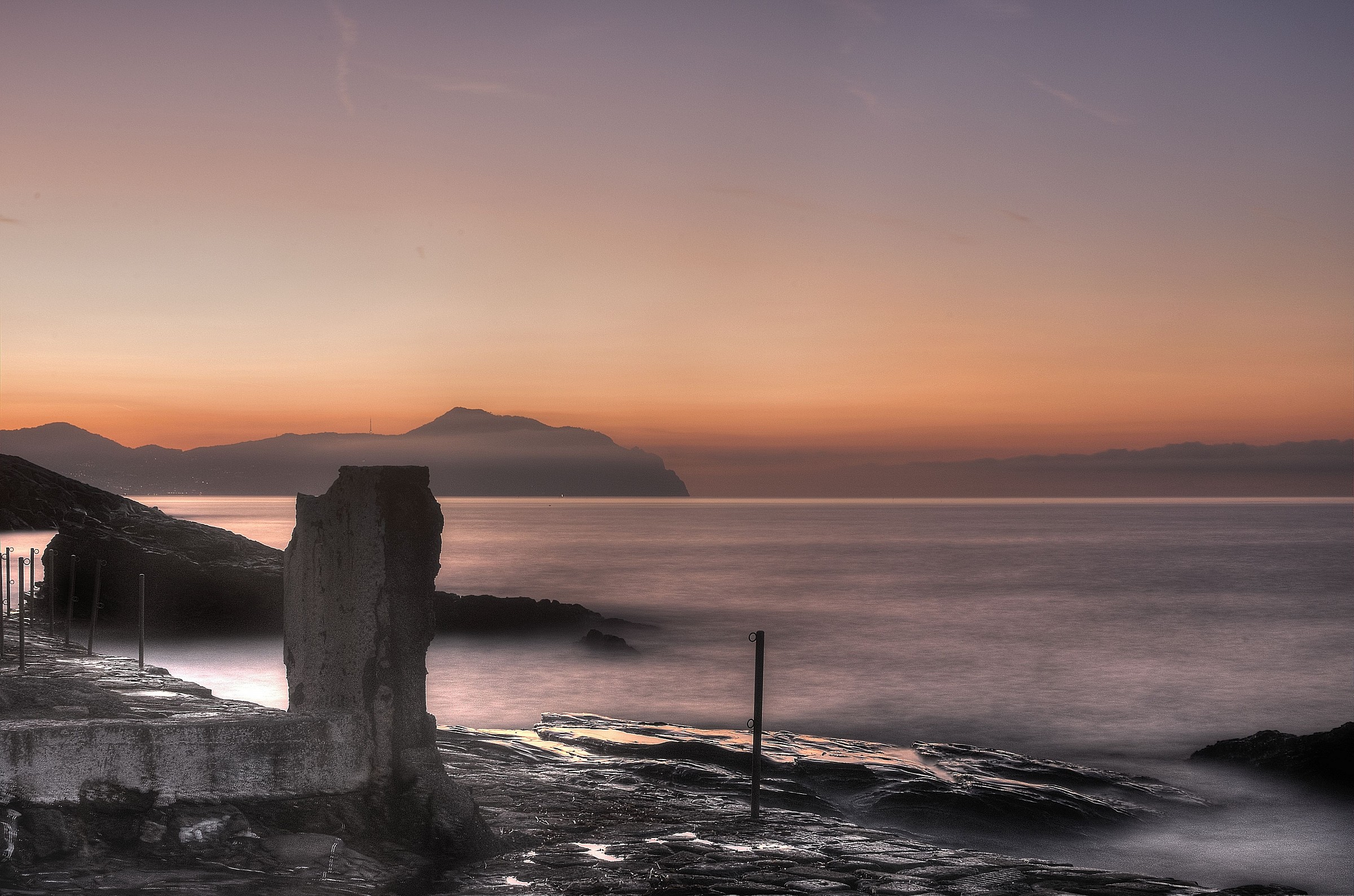 alba sul mare guardando il promontorio di portofino