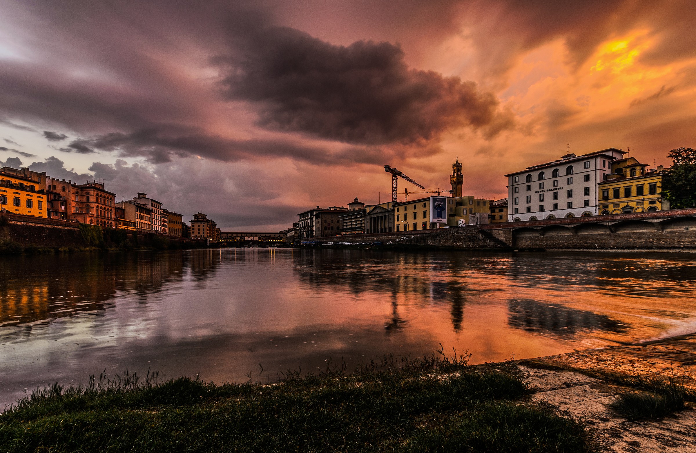 vedutta da sotto Ponte alle Grazie - Firenze