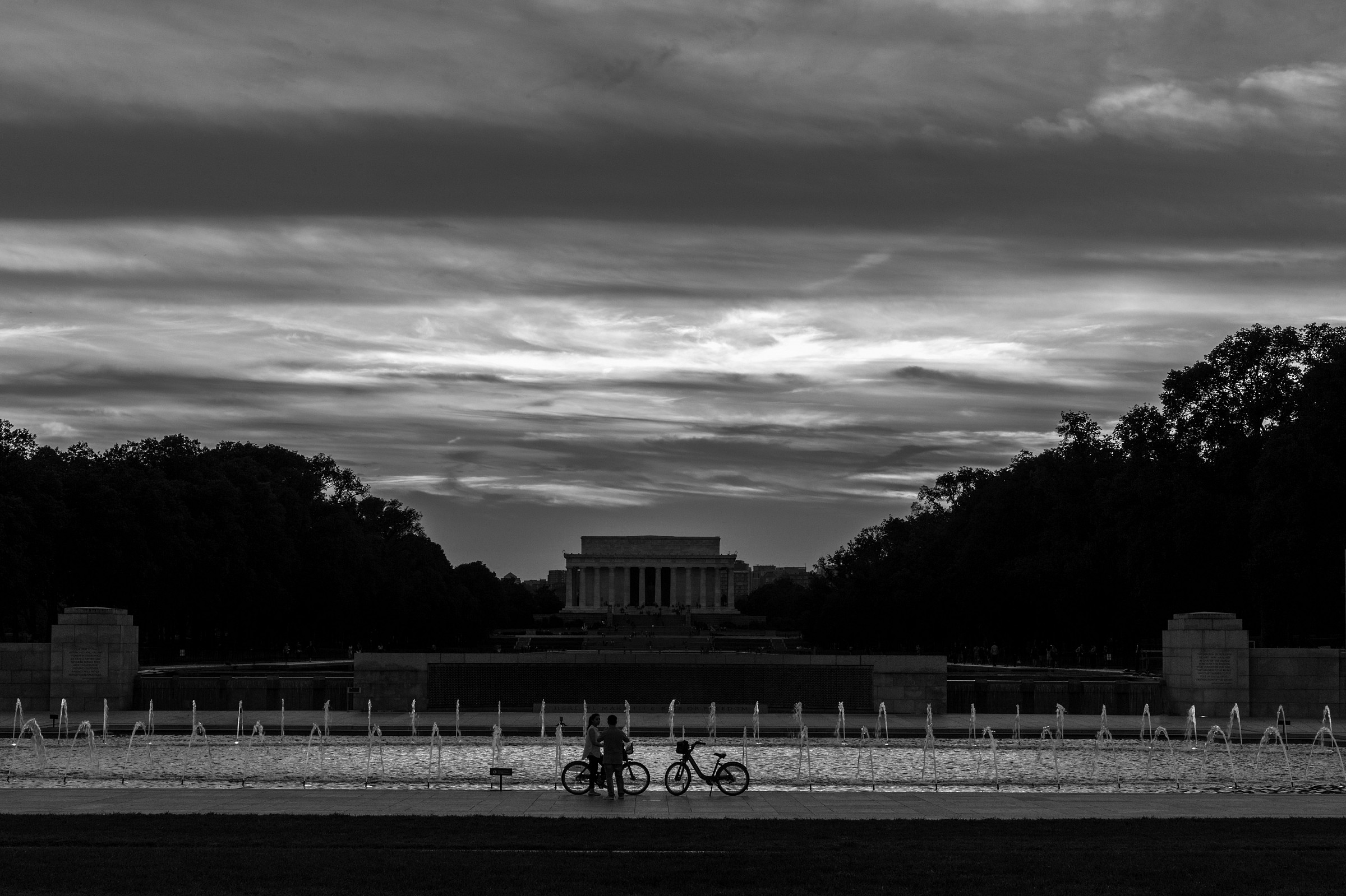 take a rest at the monument