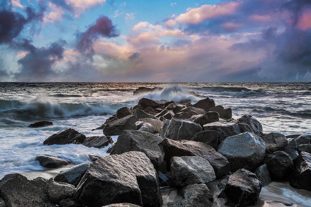 Sugli scogli al tramonto