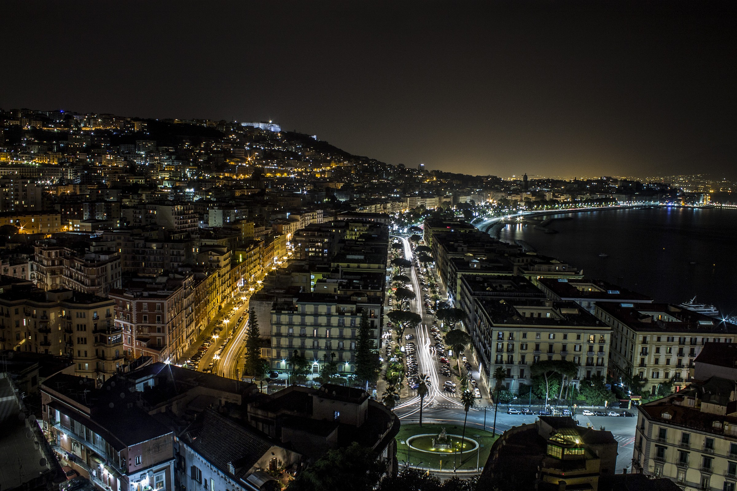 Napoli di notte vista dalle Rampe di Sant'Antonio