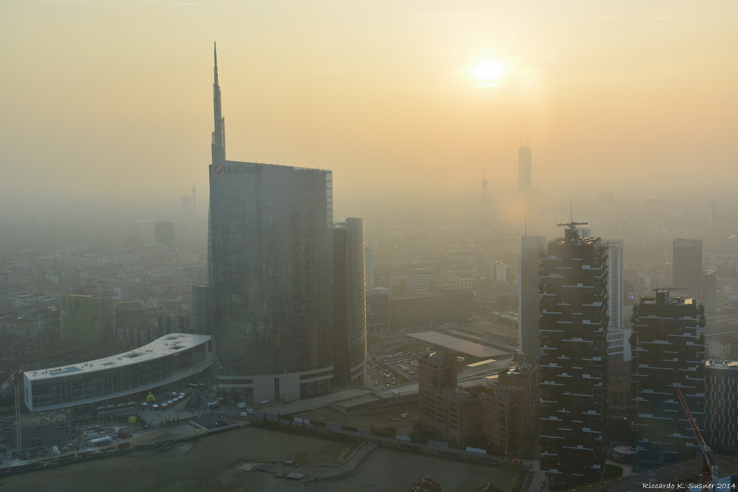 The sun goes down in Milan