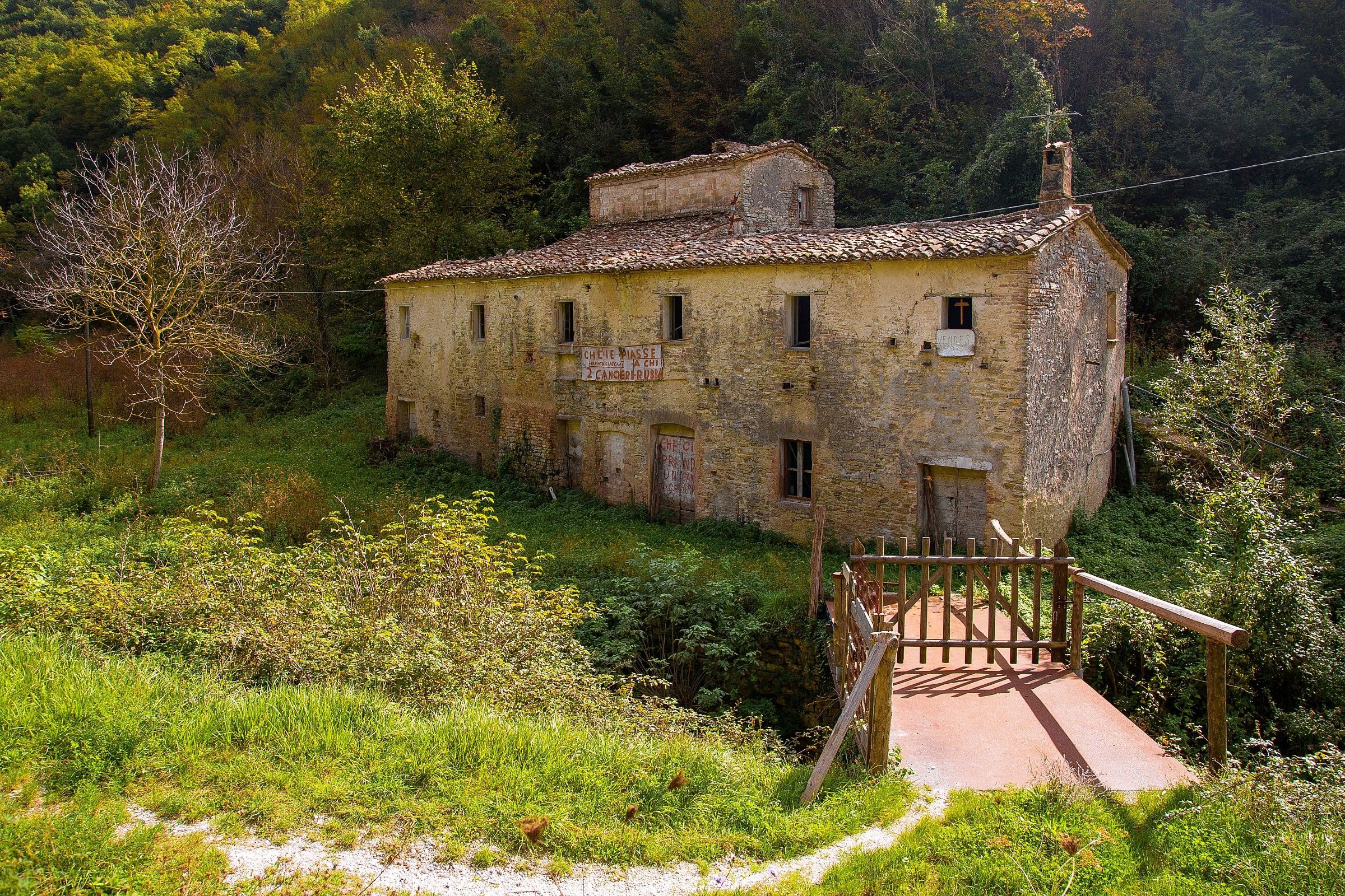 Vendesi casolare con antifurto