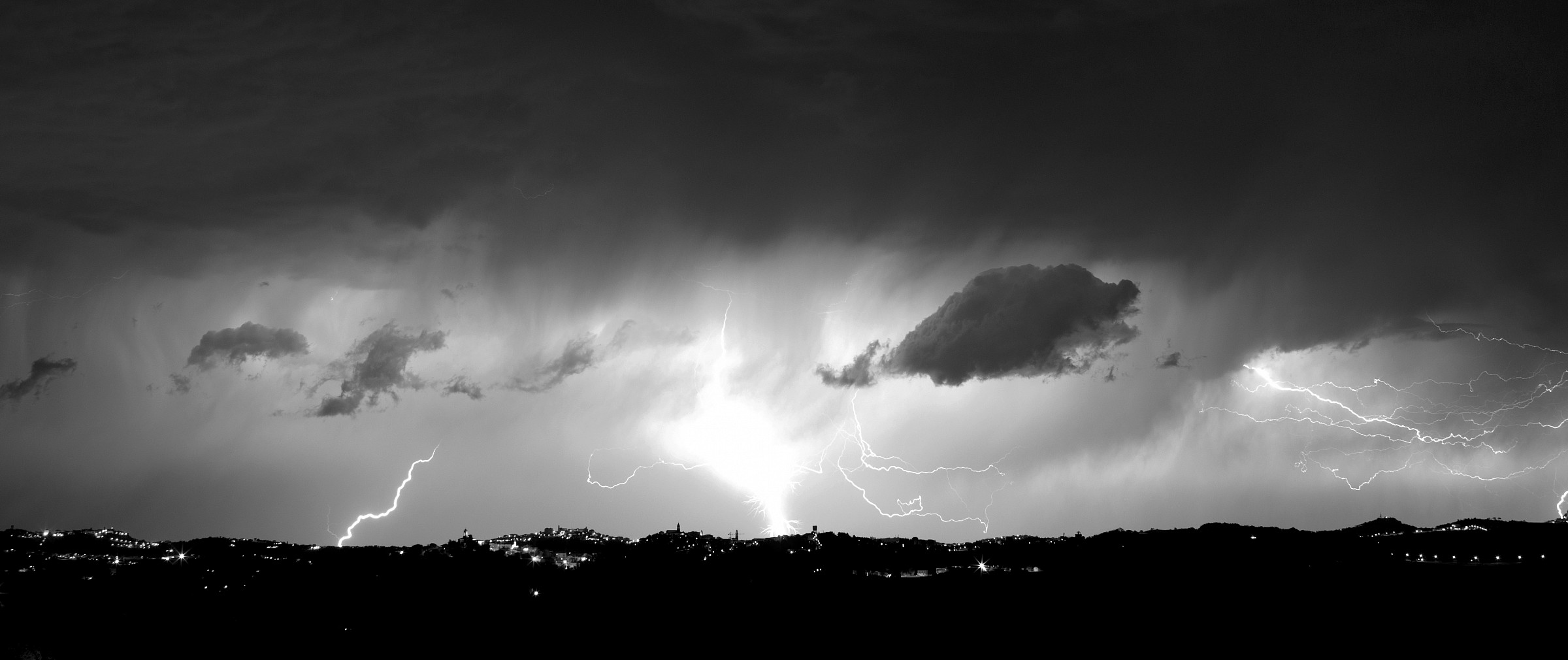 tempesta di fulmini sopra l'adriatico!!