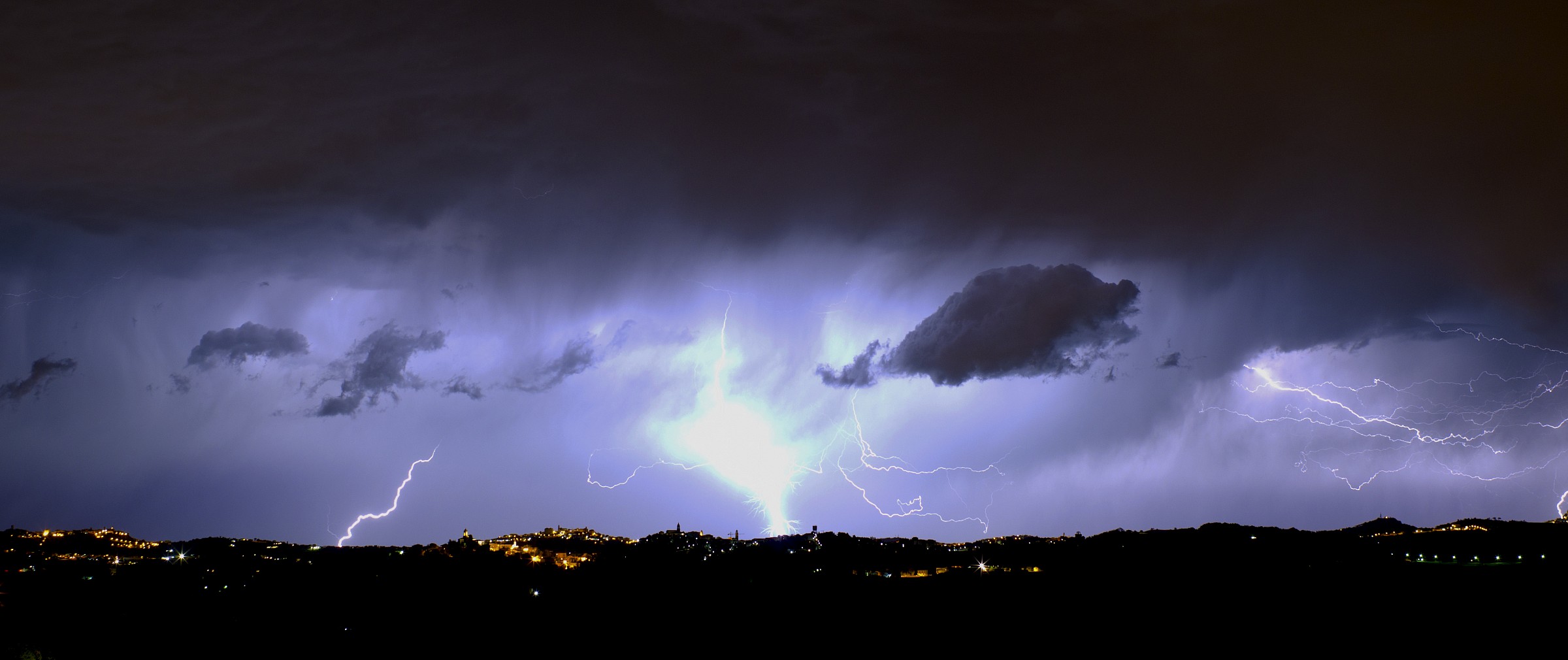 tempesta di fulmini sopra l'adriatico!!