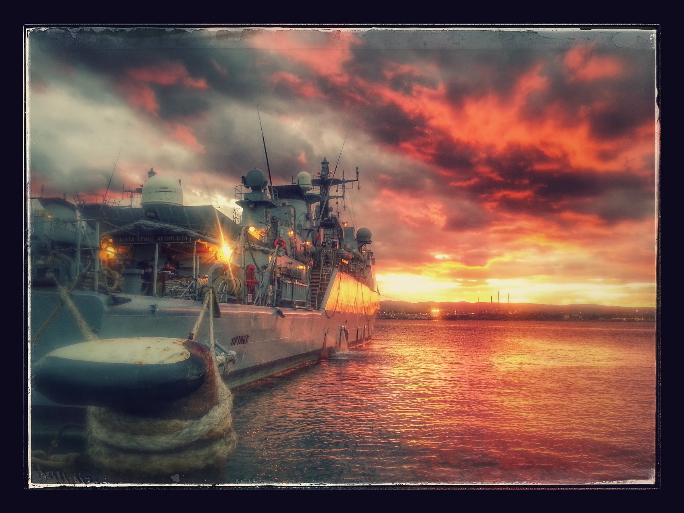 tramonto  sulla banchina Torpediniere