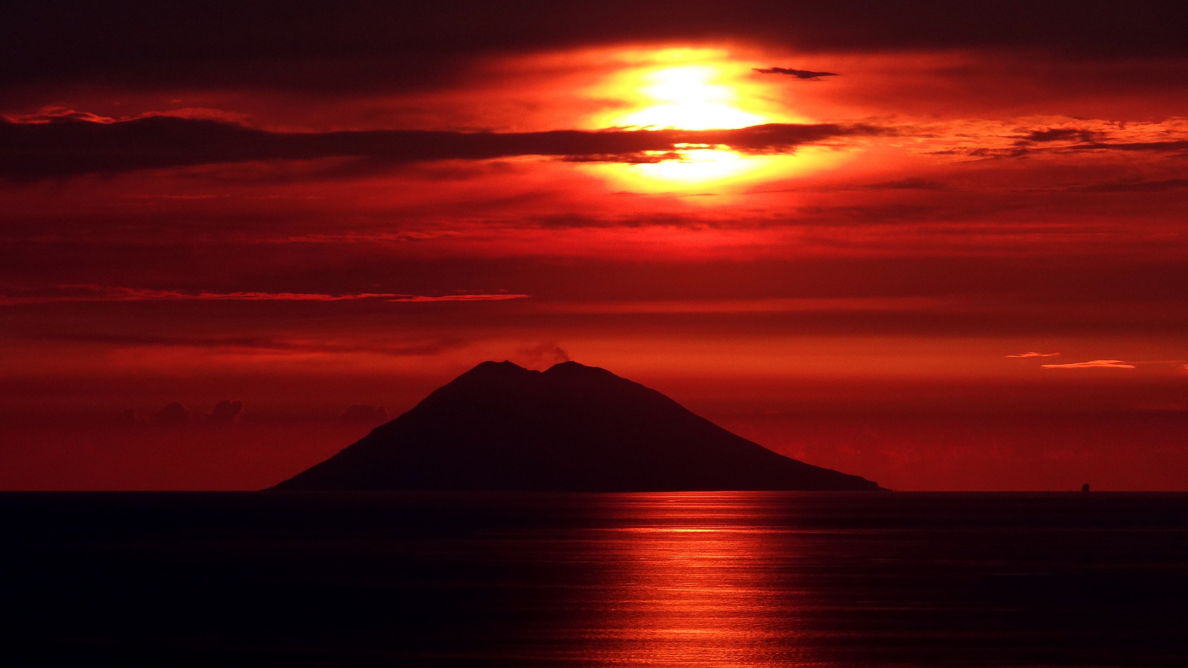 Eruzione al tramonto