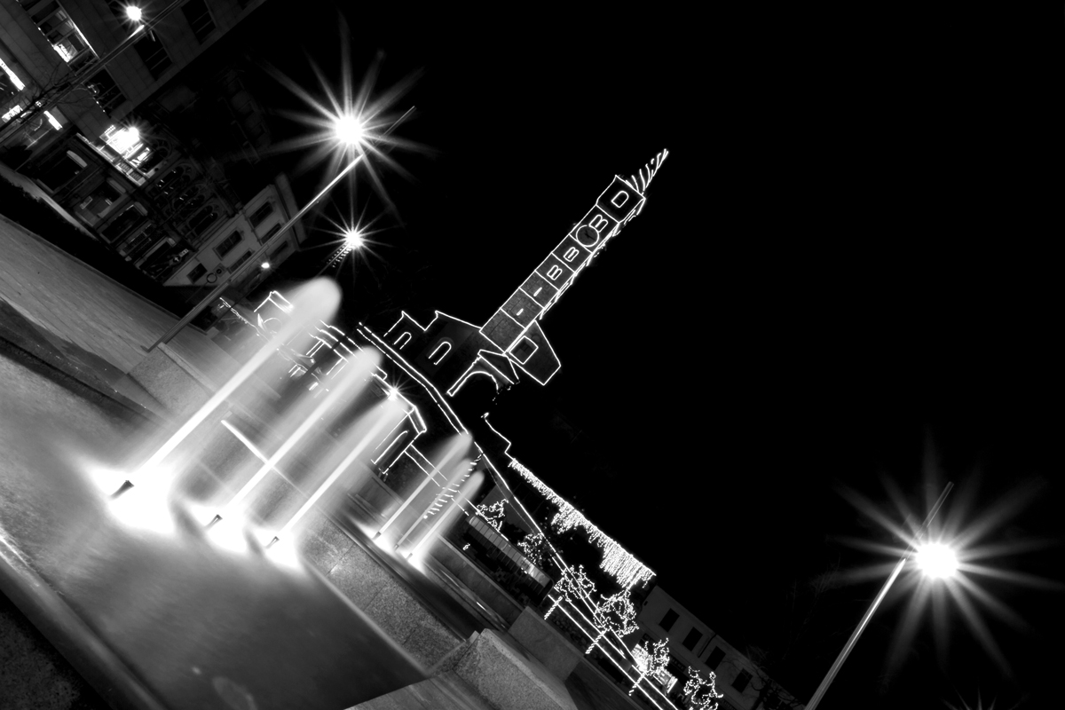 Notturna P.zza Garibaldi durante le feste natalizie. Cant&ug...