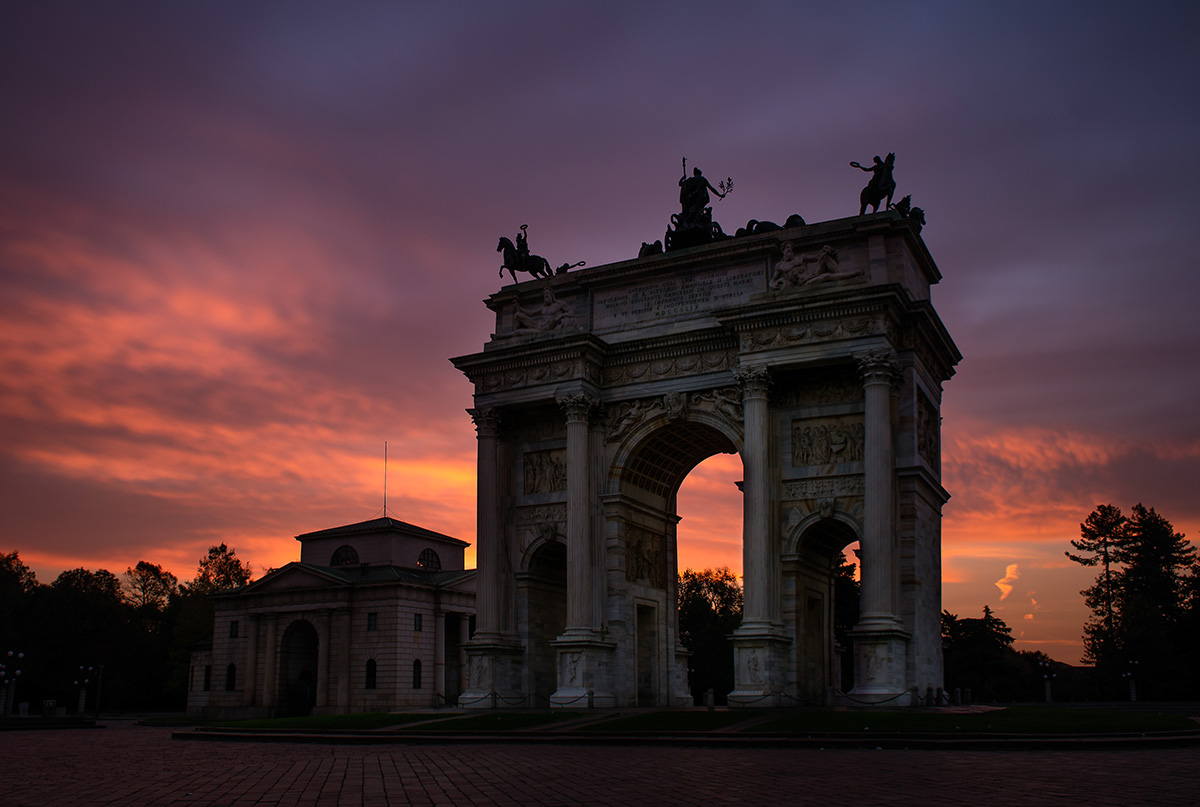 When the dawn colors the story