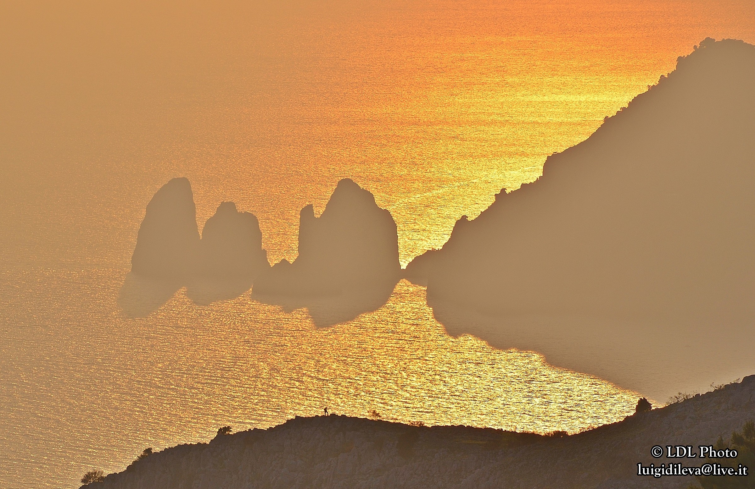 Capri: tramonto sui faraglioni