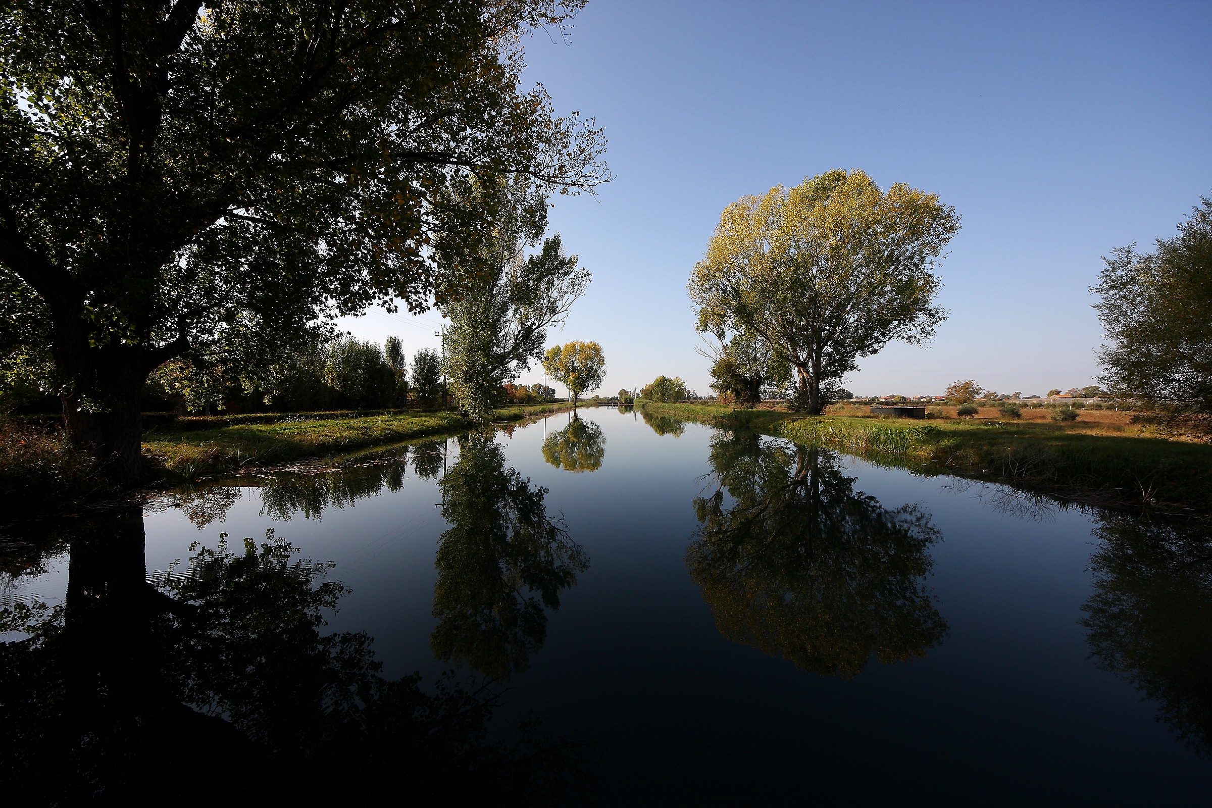 Reflexivity Irrigation canals -Pianura Pontine -Lazio