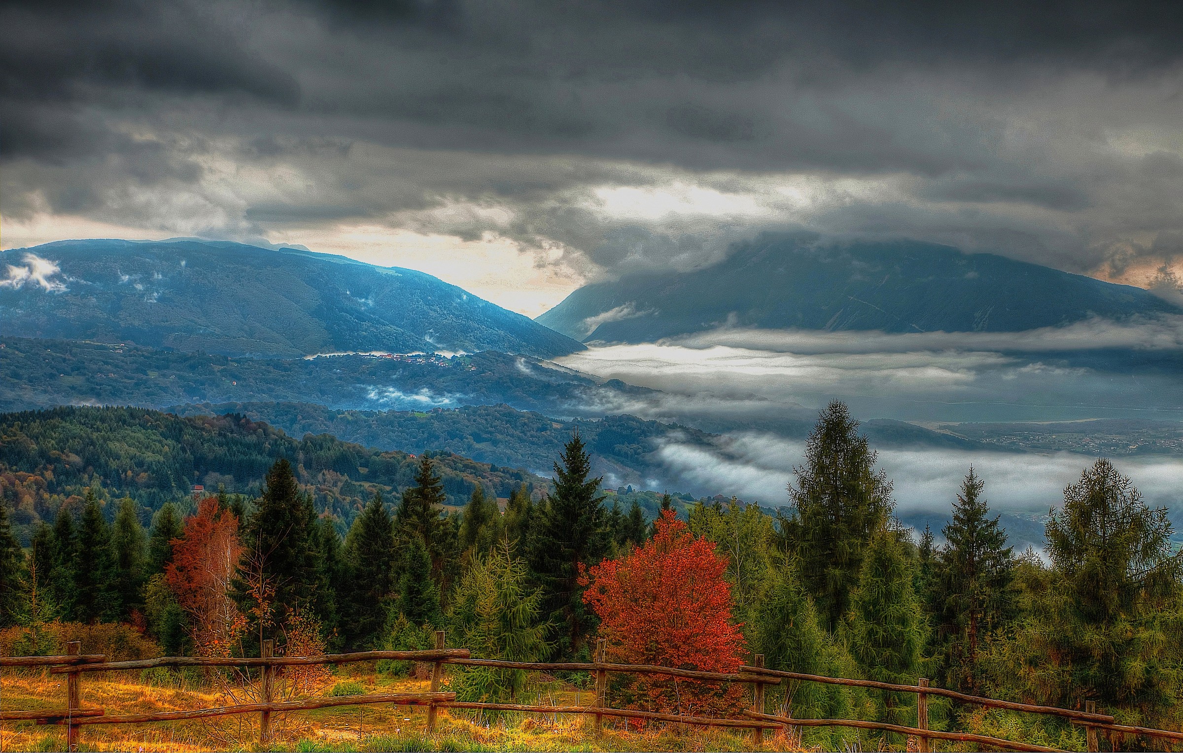 Autunno da PianFormosa verso lago di S.Croce. (bl)
