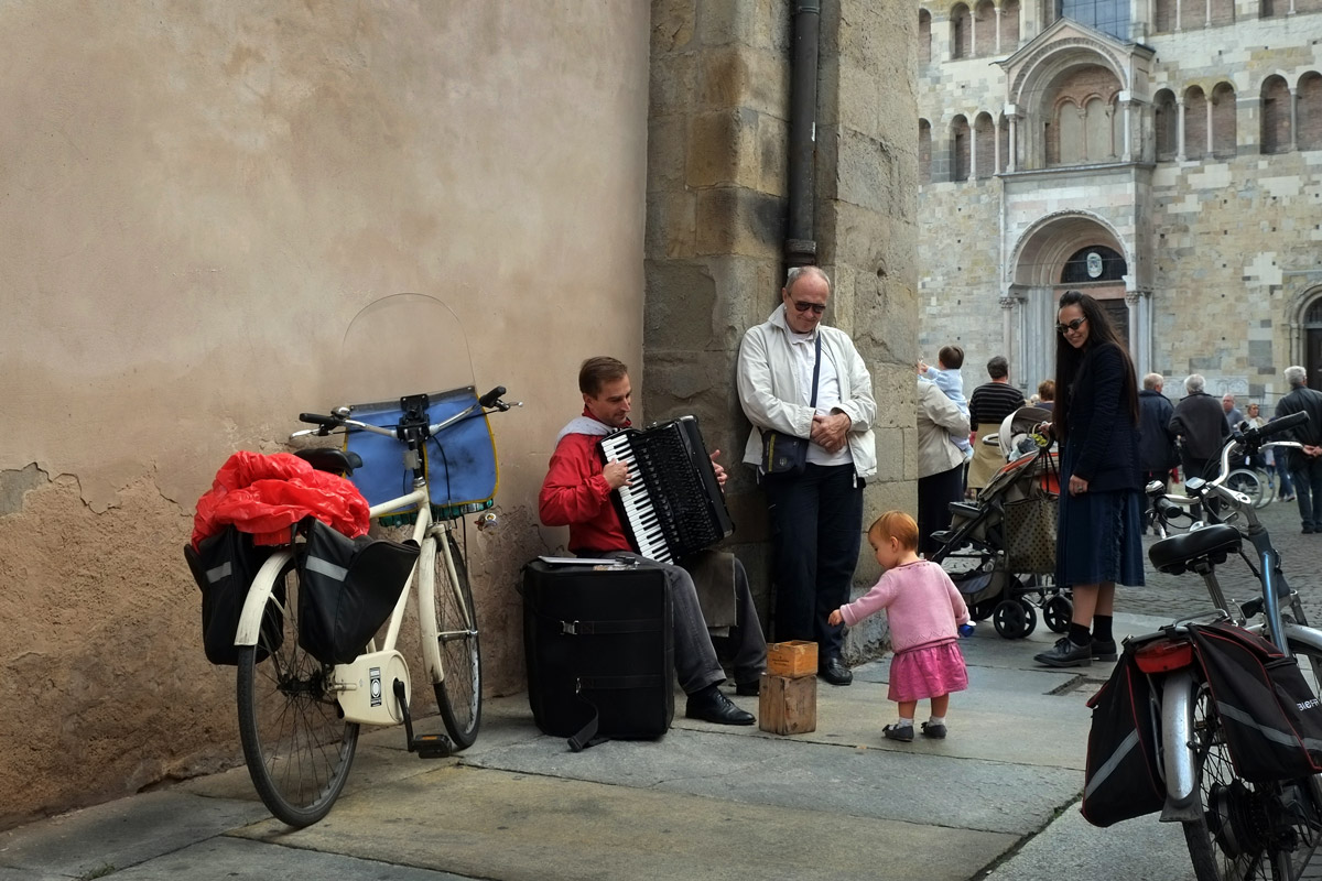 Small gestures that make happy