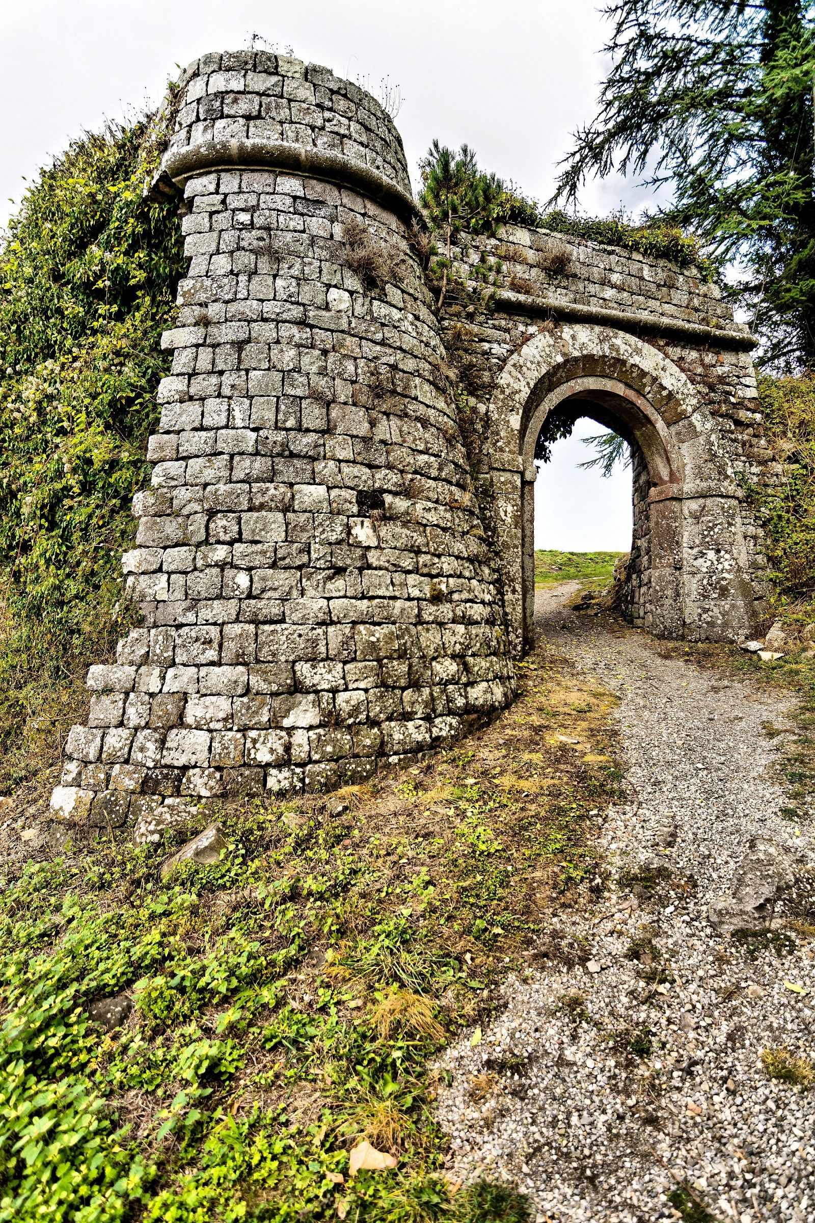 Non oltrepassate quella porta (fortezza di Radicofani)