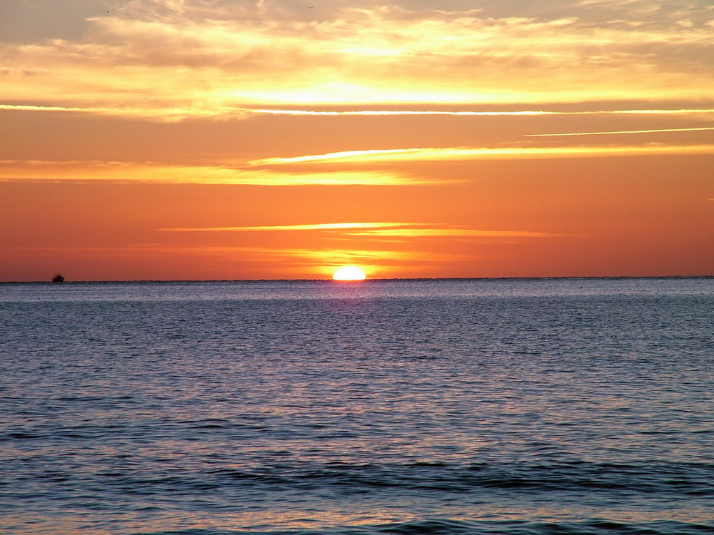 Alba sulla spiaggia 2 - La Caletta, Sardegna 2007.